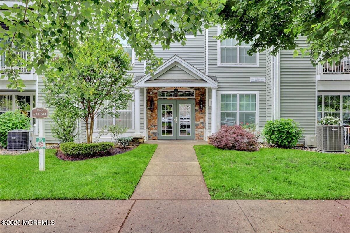 634 St Andrews Place, Manalapan, NJ, 07726