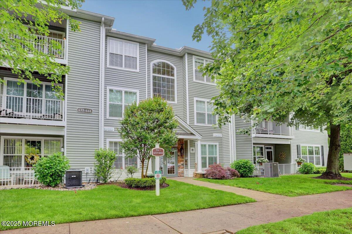 634 St Andrews Place, Manalapan, NJ, 07726
