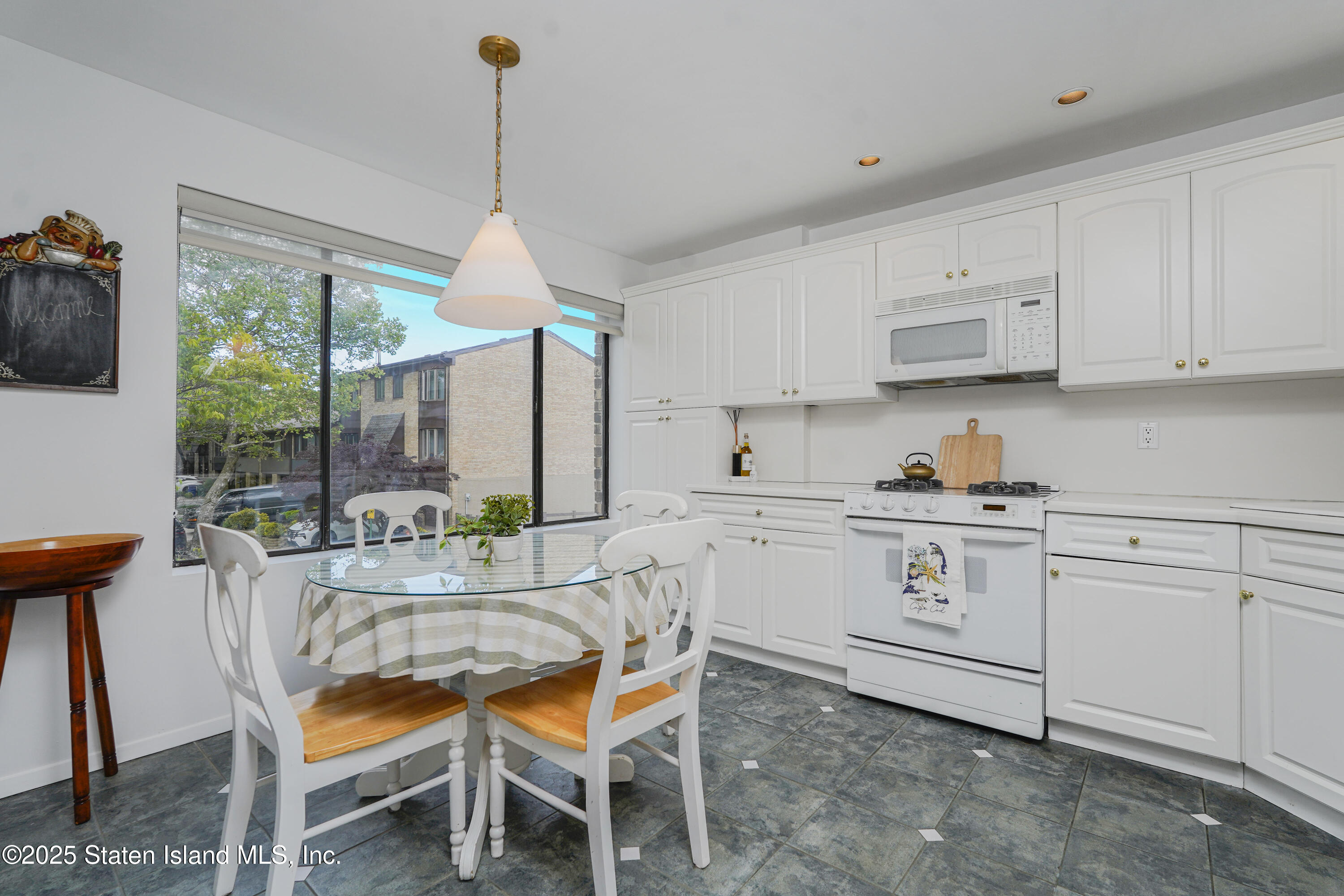 282 Grasmere Drive, Staten Island, NY, 10305
