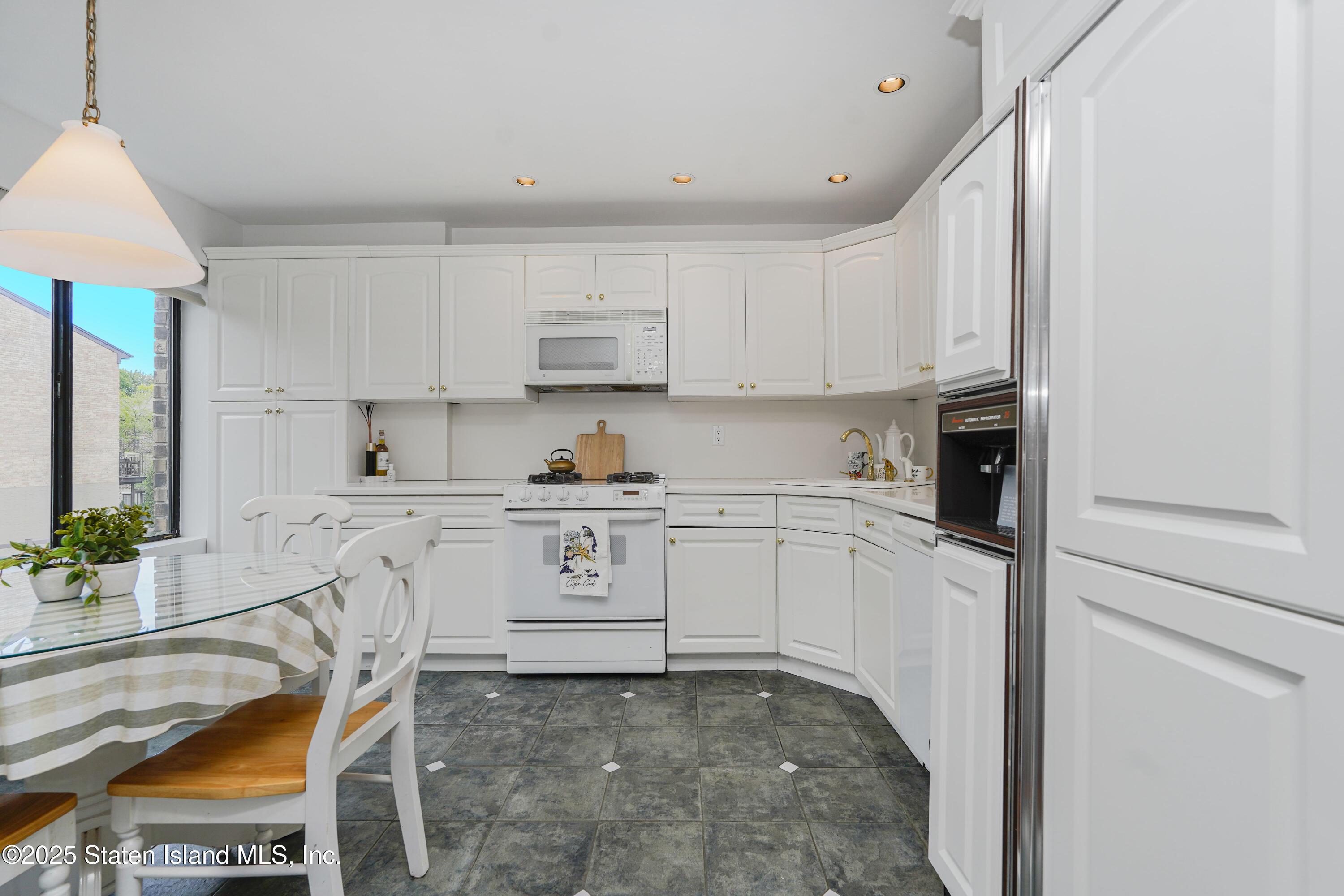 282 Grasmere Drive, Staten Island, NY, 10305