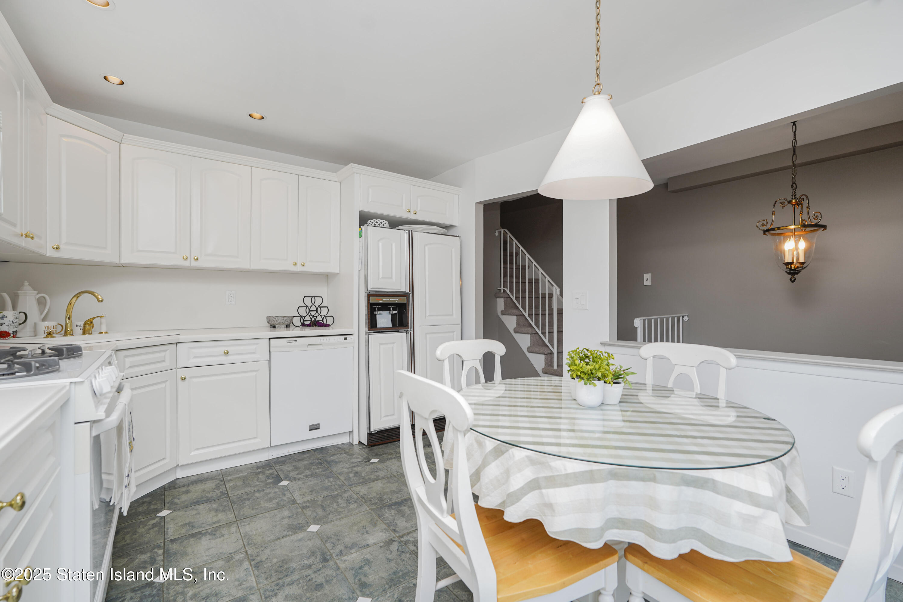 282 Grasmere Drive, Staten Island, NY, 10305