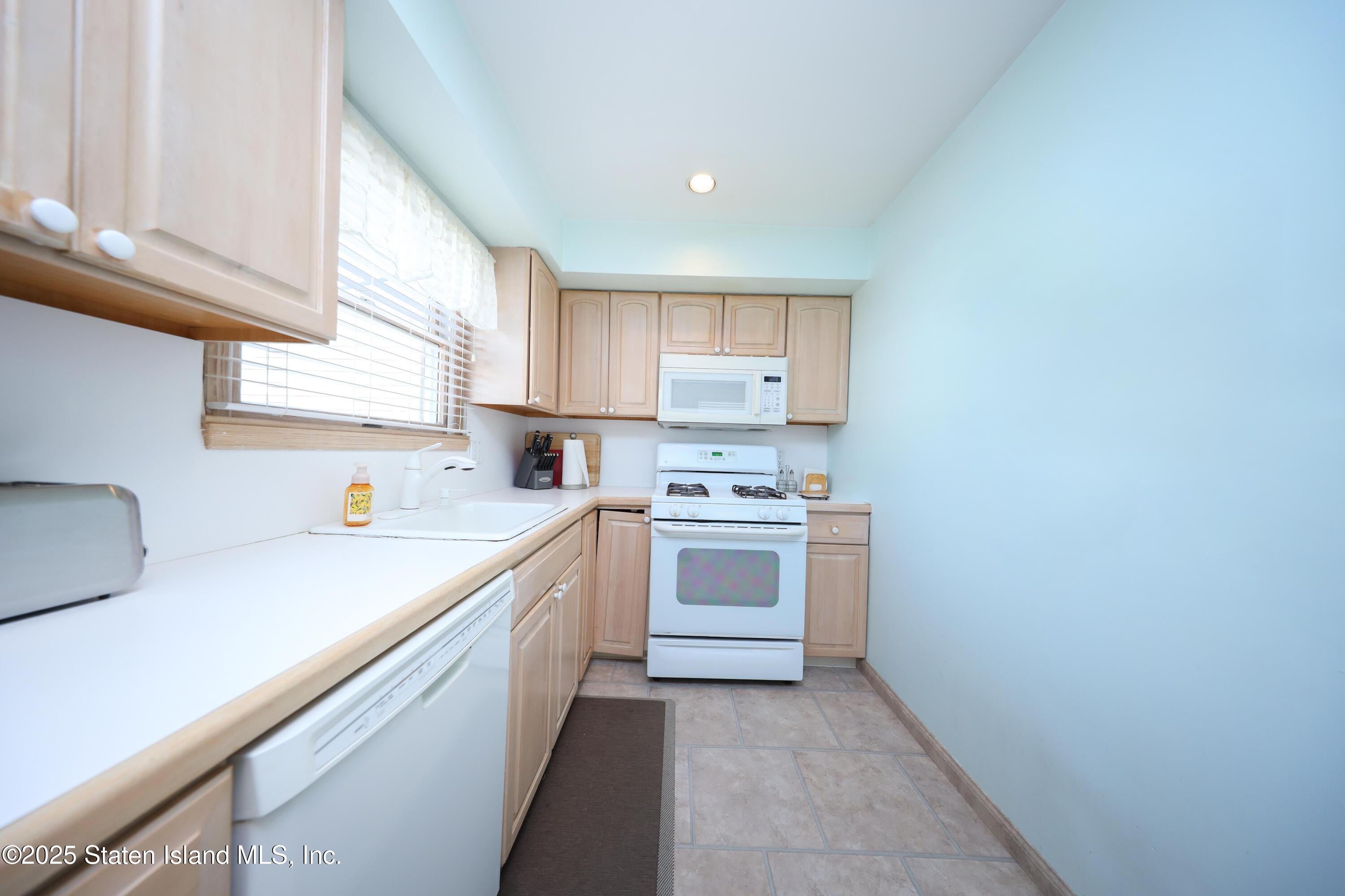 223 Abingdon Avenue, Staten Island, NY, 10308 image 6