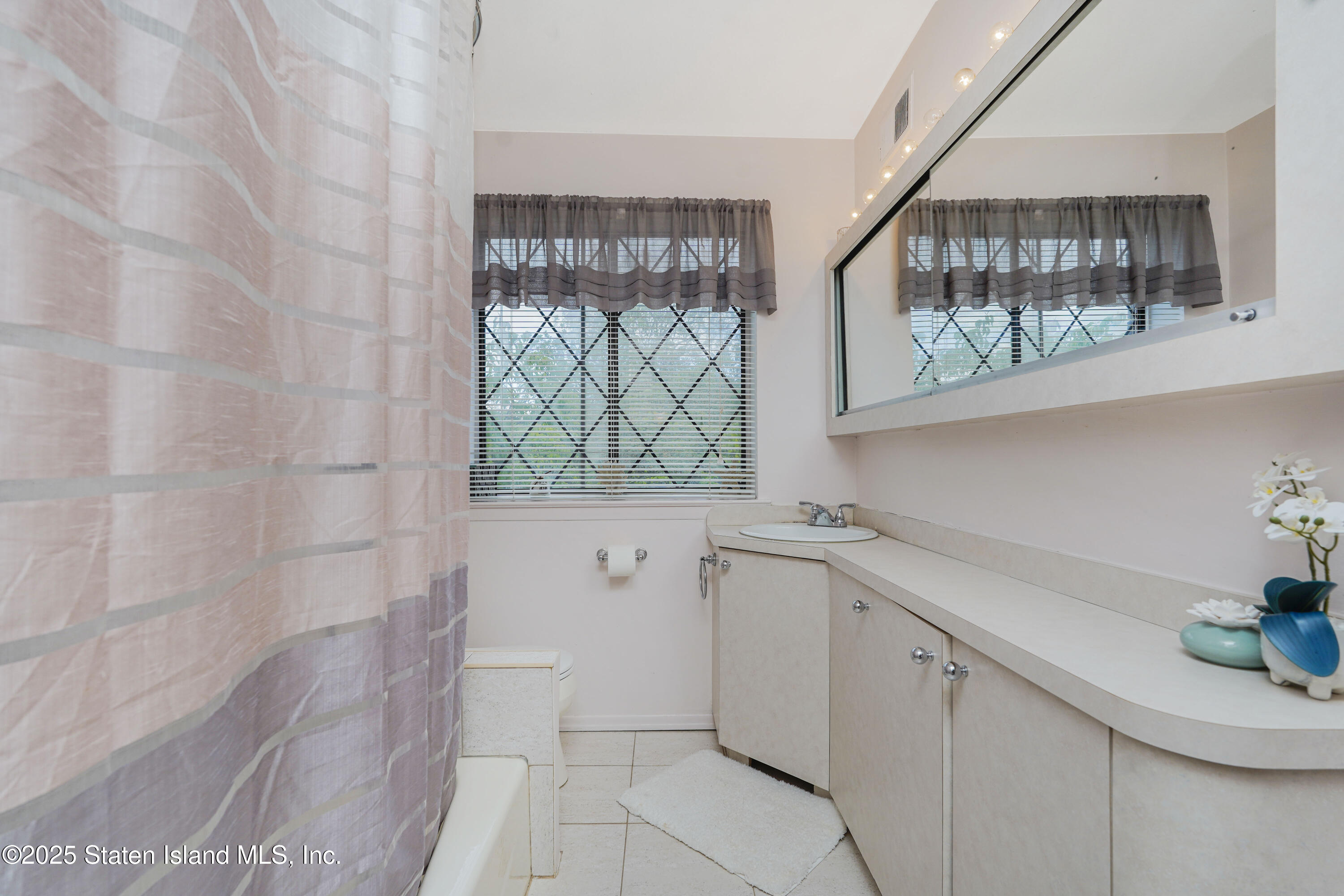 282 Grasmere Drive, Staten Island, NY, 10305 image 16