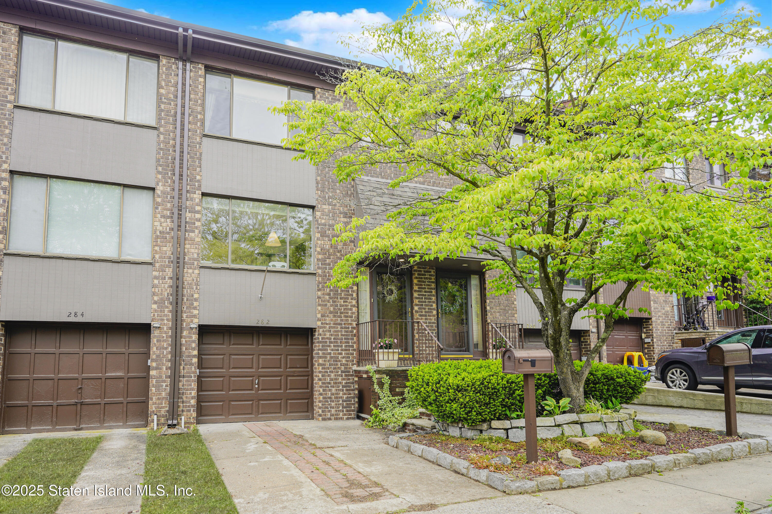 282 Grasmere Drive, Staten Island, NY, 10305