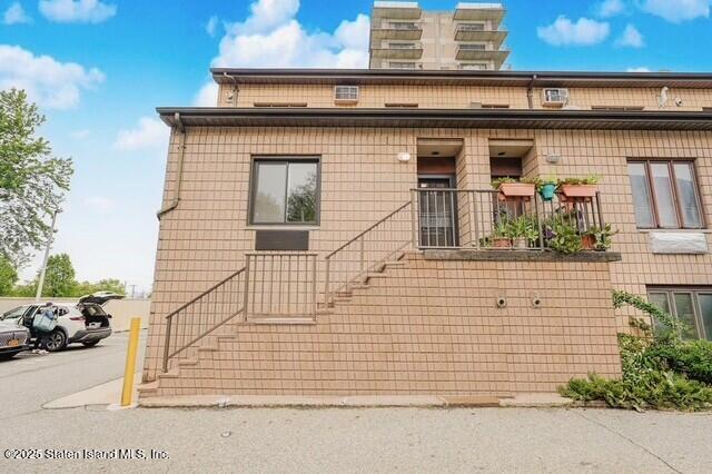 49 Hylan Boulevard 2d, Staten Island, NY, 10305