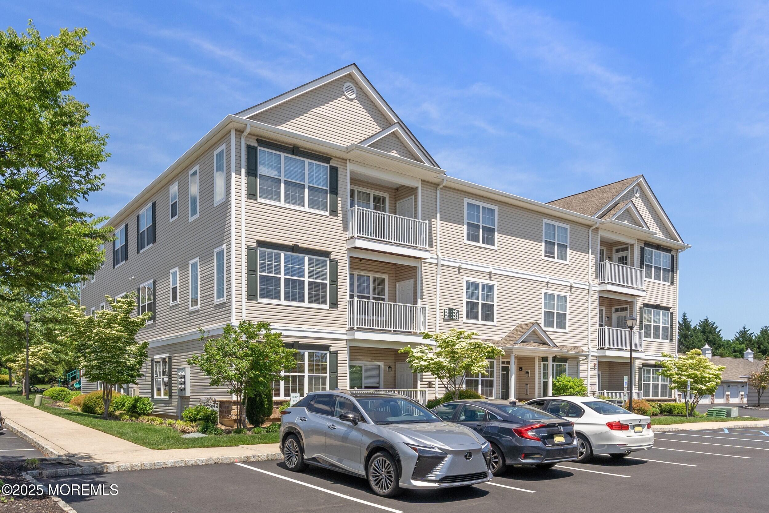 621 Mill Pond Way 103, Eatontown, NJ, 07724