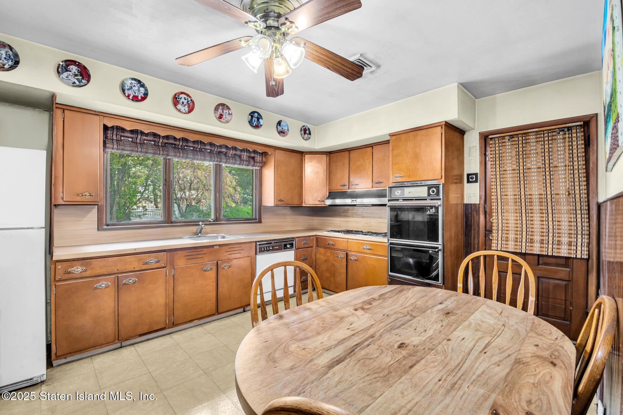 2 Livingston Court, Staten Island, NY, 10310