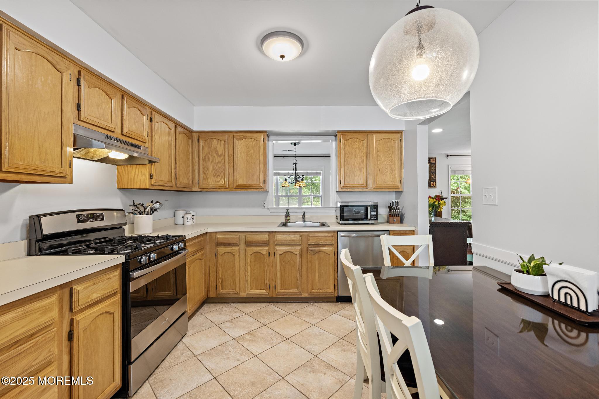 405 Hampton Court 15-4, Manalapan, NJ, 07726 image 17