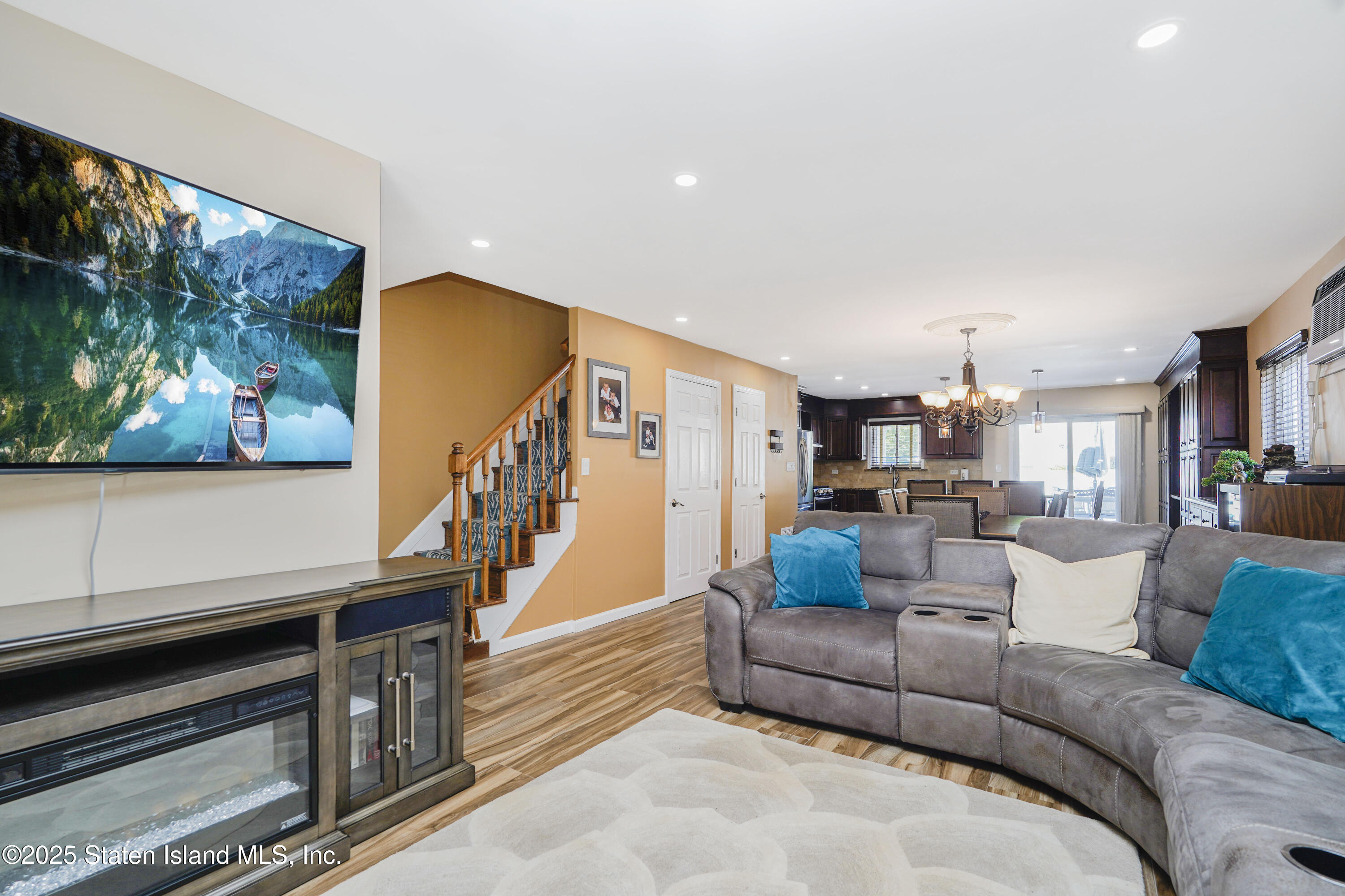 80 Gold Avenue Image 3