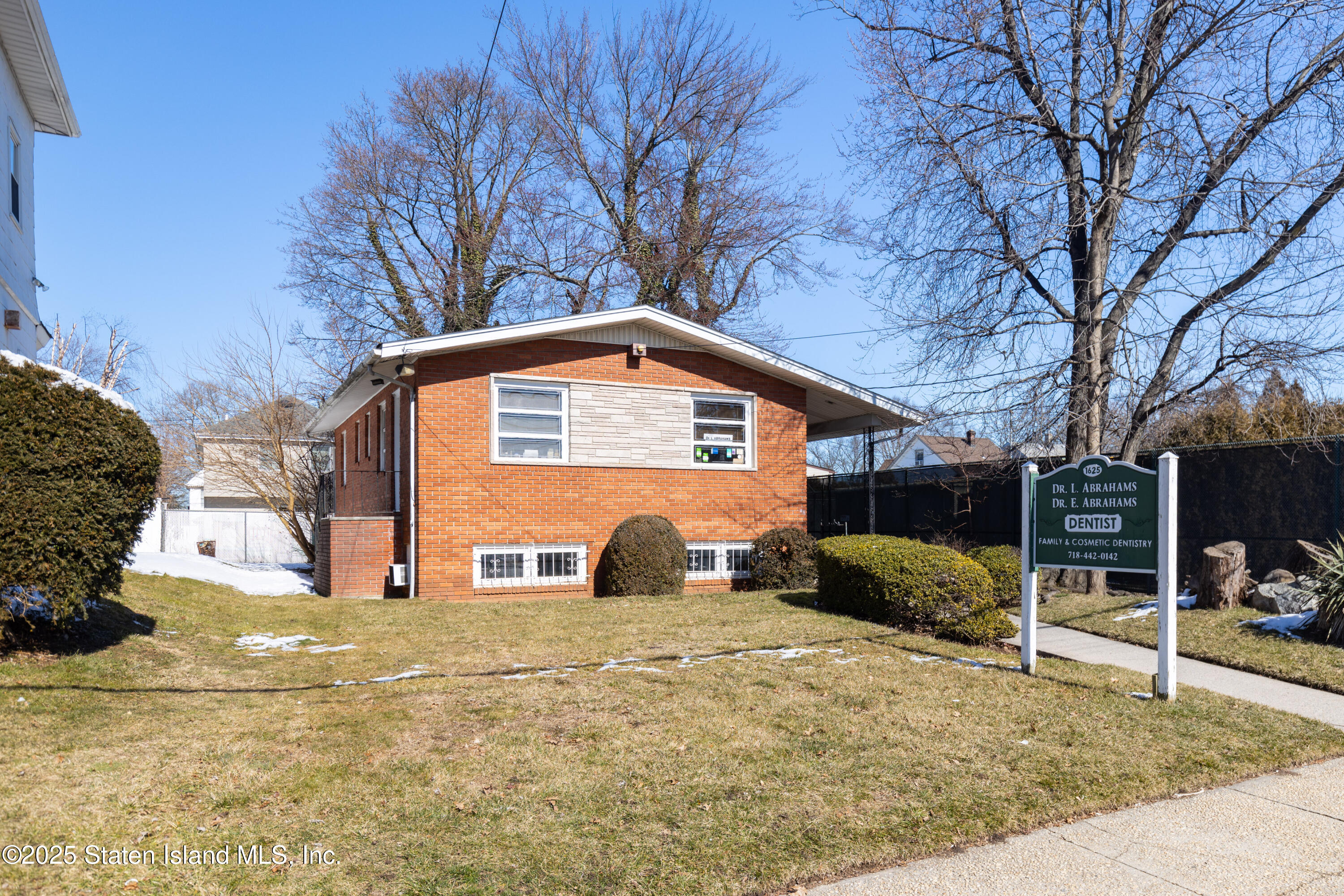 1625 Victory Boulevard Image 2
