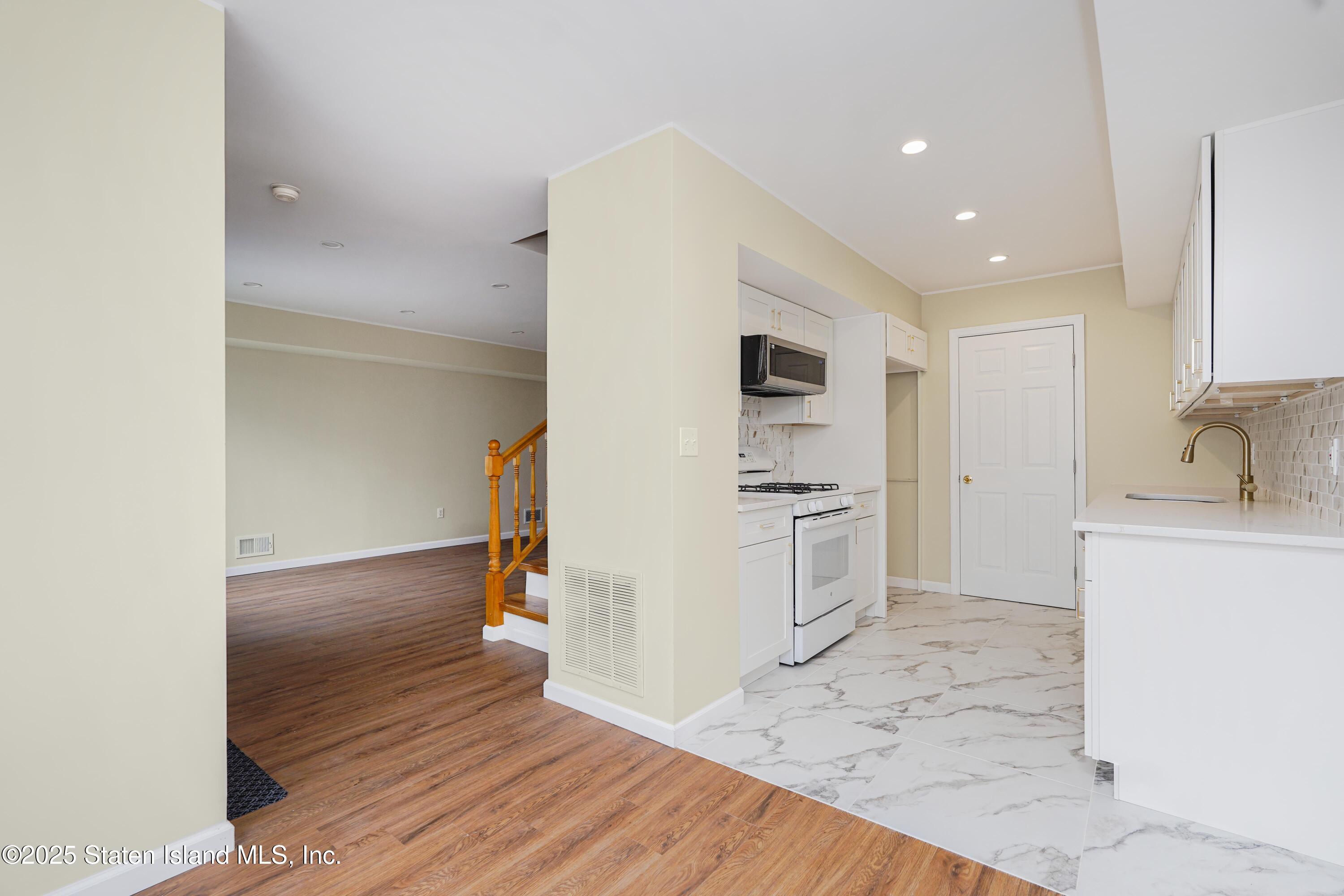 694 Elbe Avenue A, Staten Island, NY, 10304 image 20