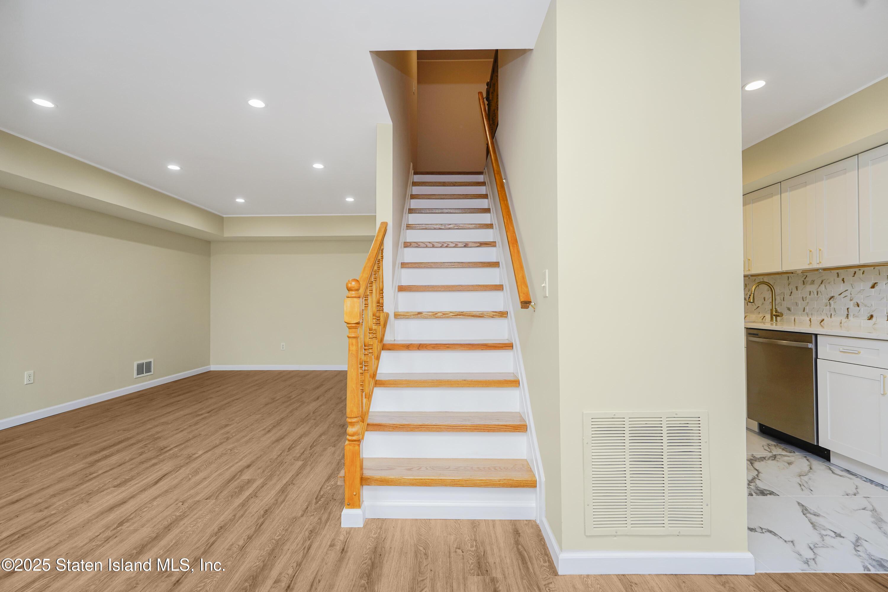 694 Elbe Avenue A, Staten Island, NY, 10304 image 27