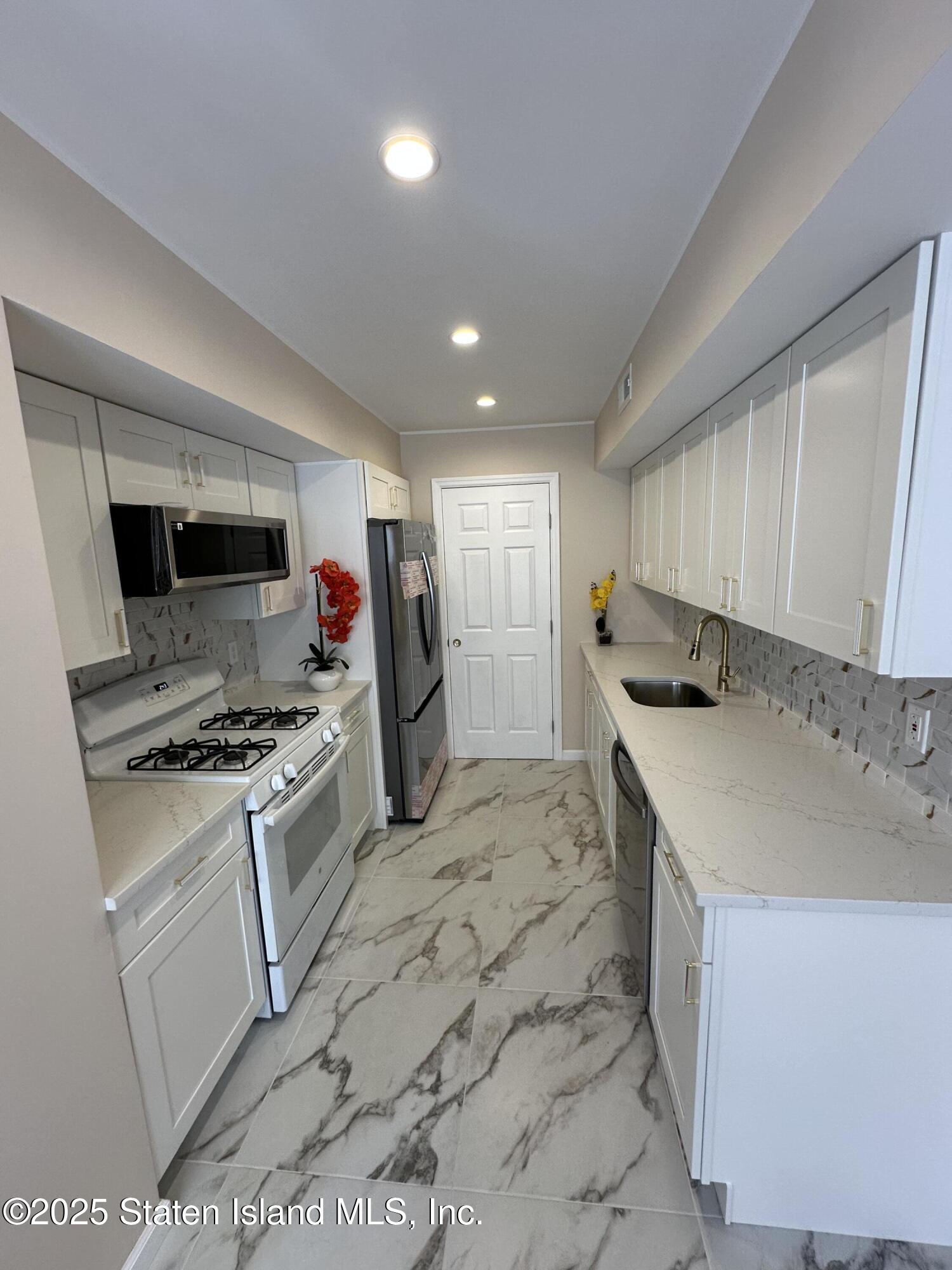 694 Elbe Avenue A, Staten Island, NY, 10304 image 15