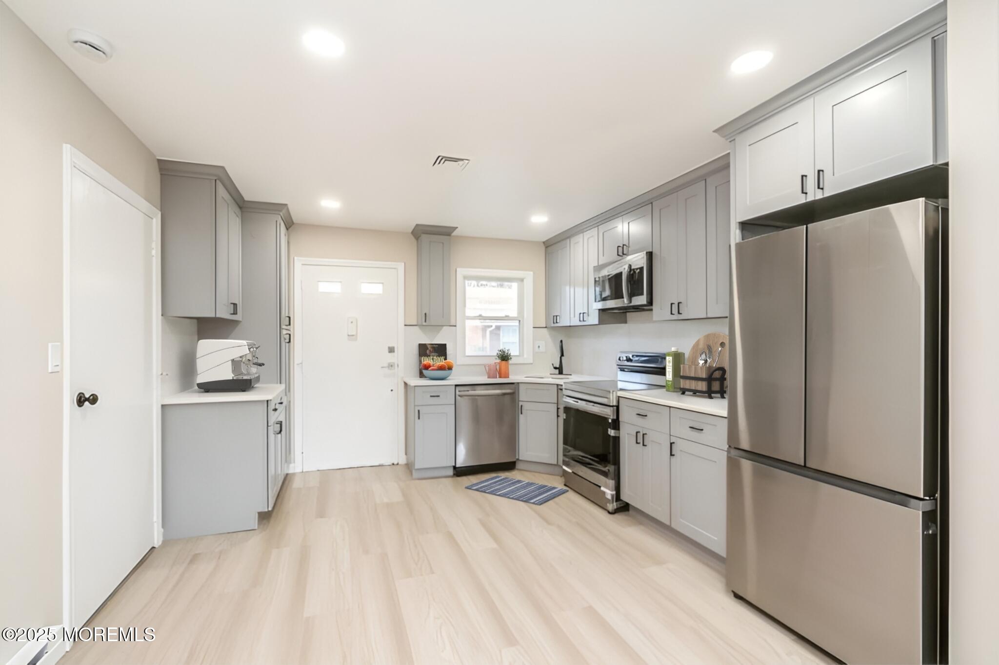 326 Coventry Court B Image 4