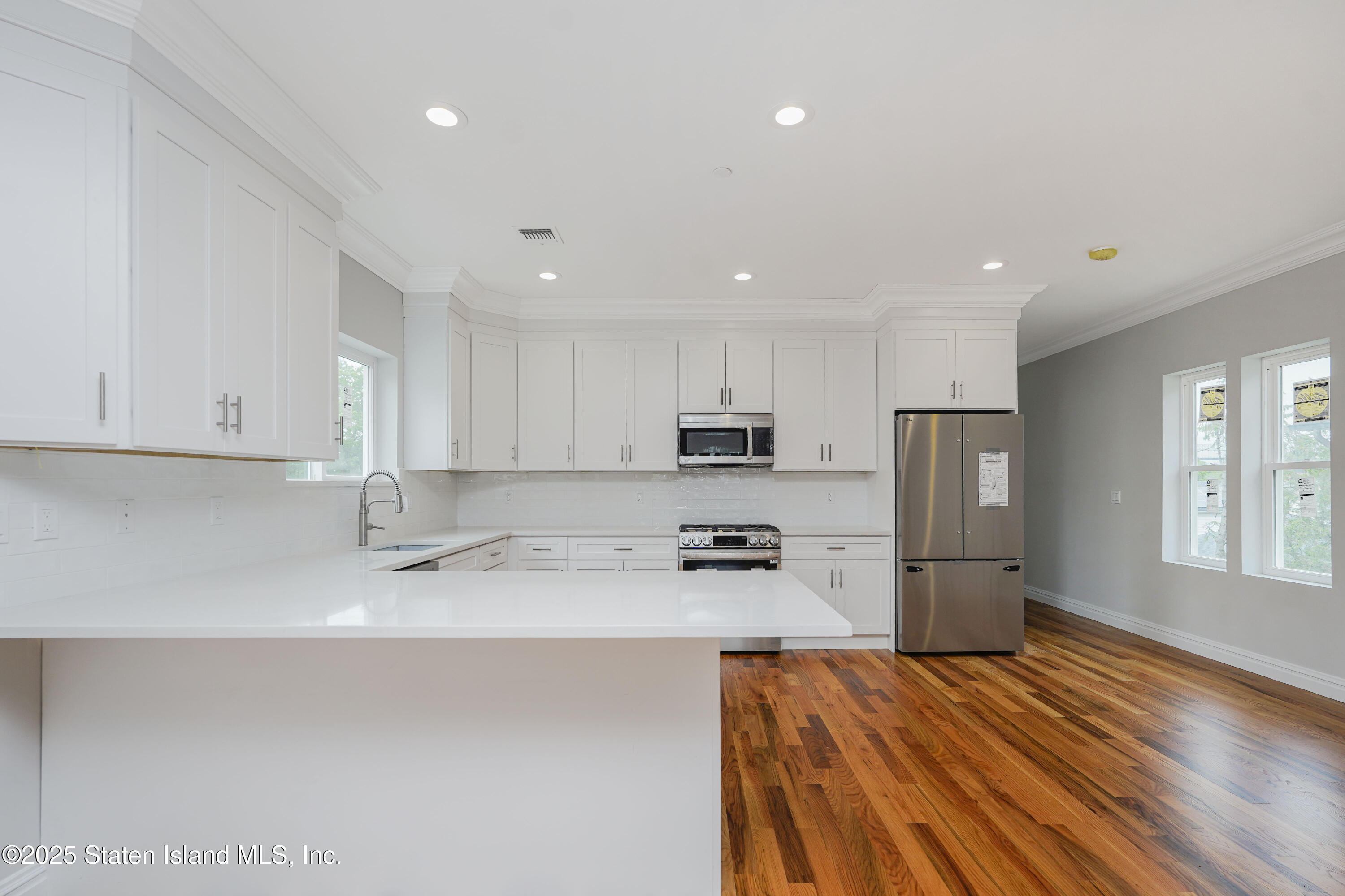 328 Jewett Avenue Image 5