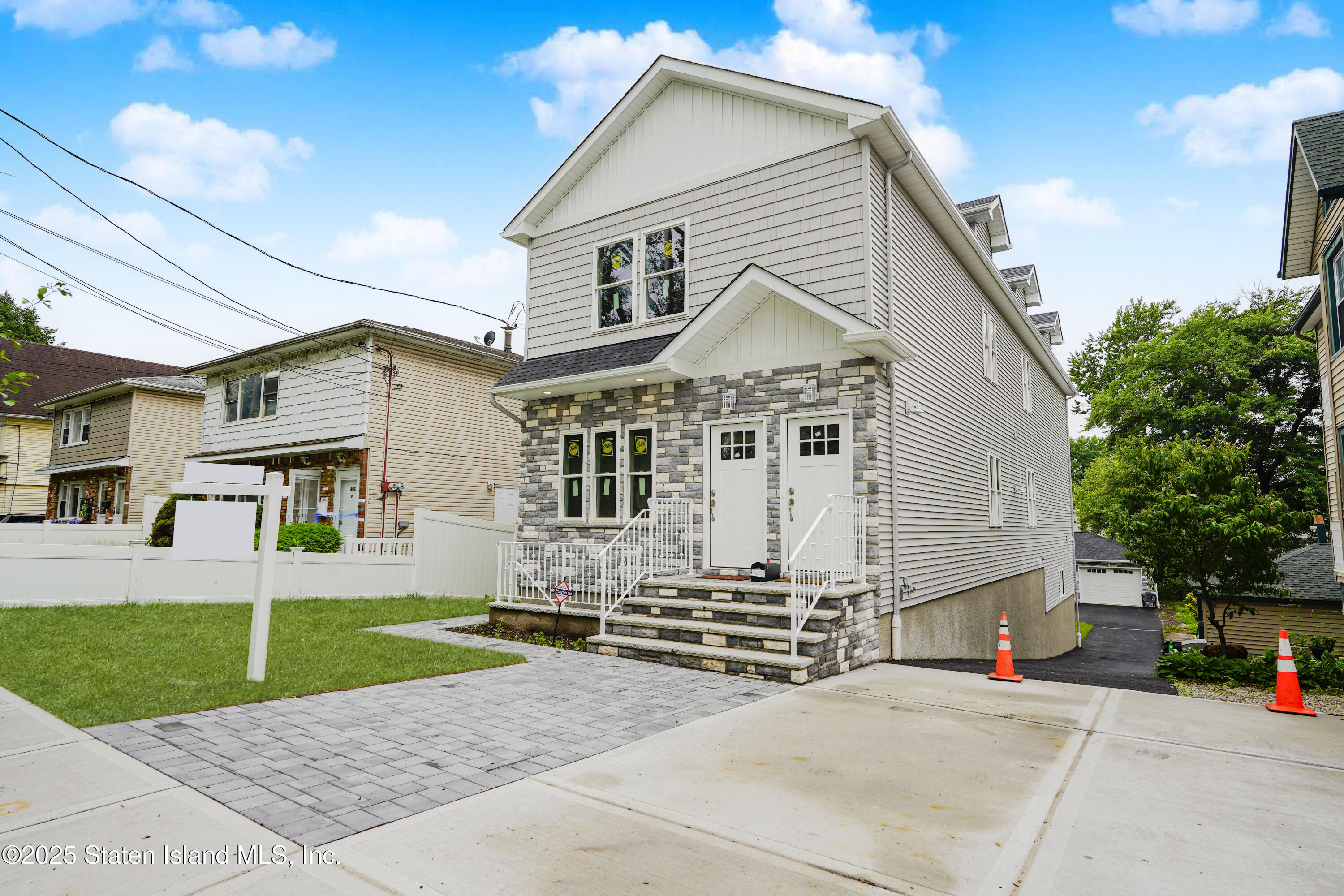 328 Jewett Avenue Image 3