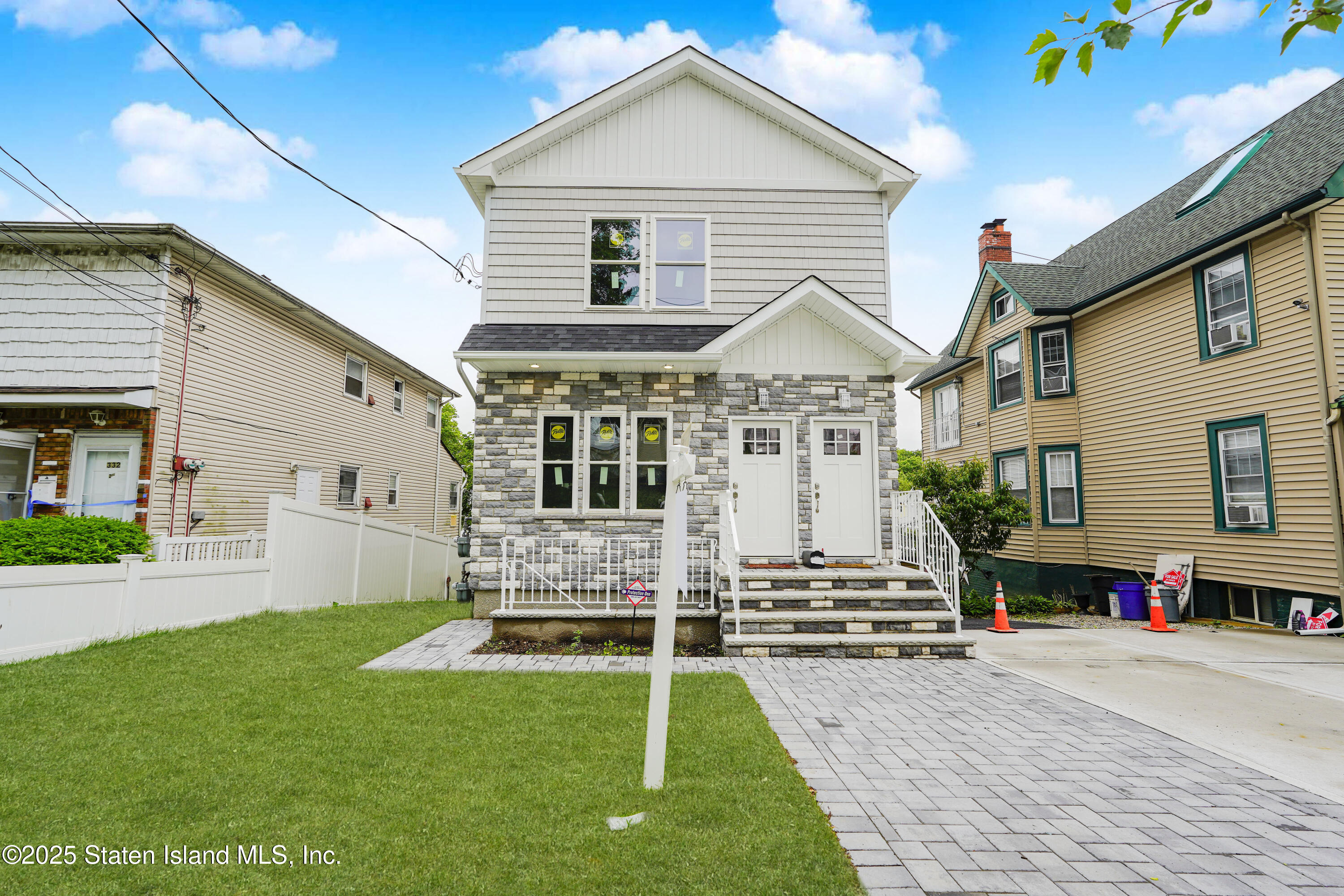 328 Jewett Avenue Image 1