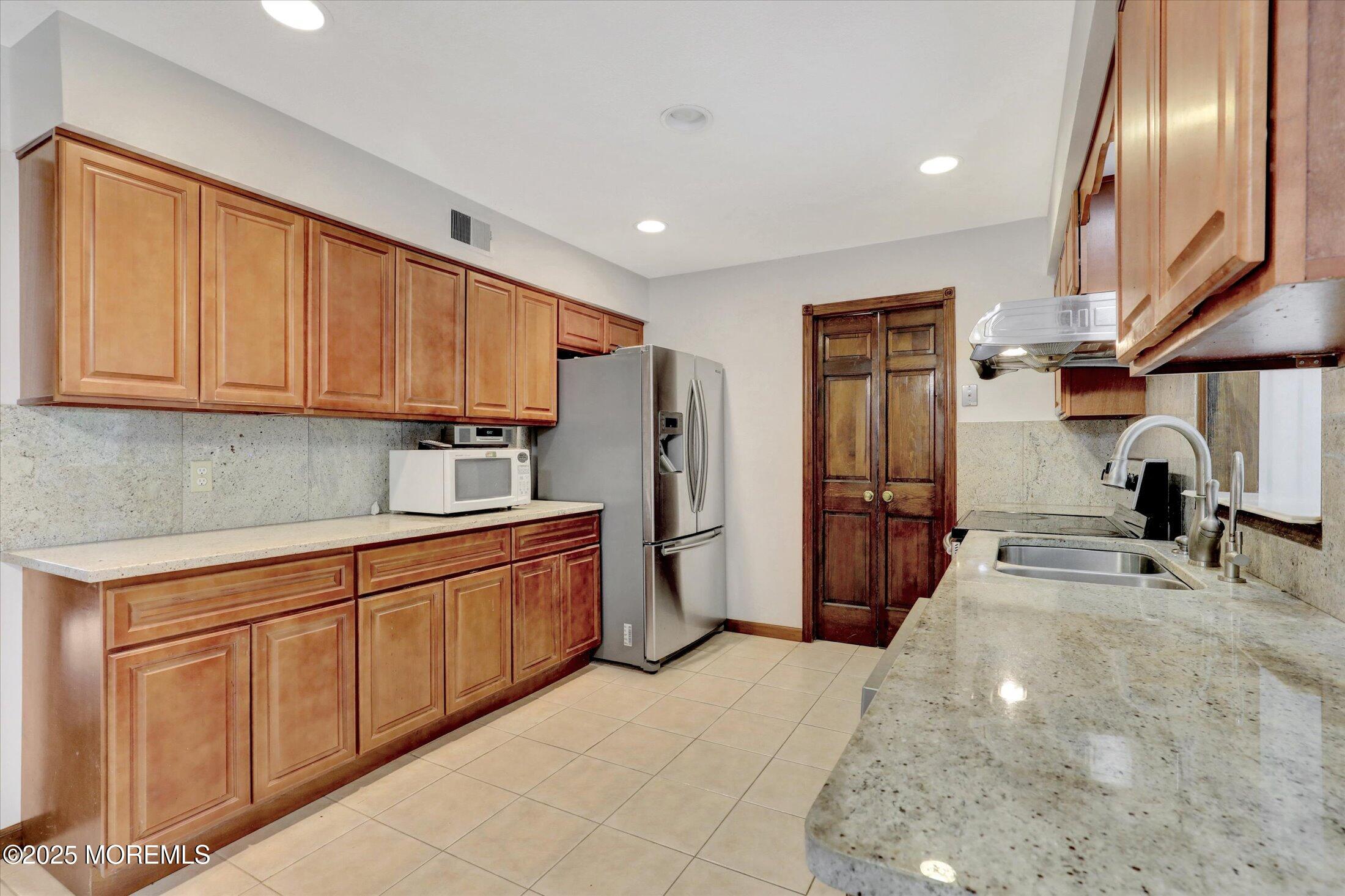 9 Berkshire Court, Holmdel, NJ, 07733 image 14