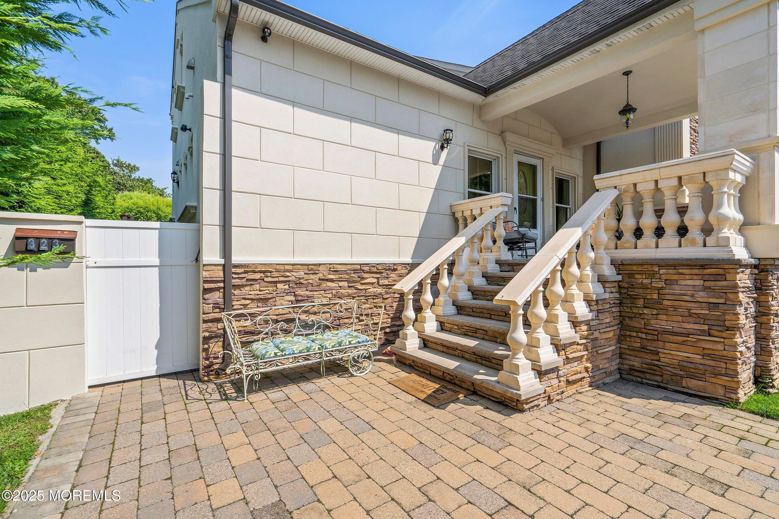 323 Florence Avenue Image 4