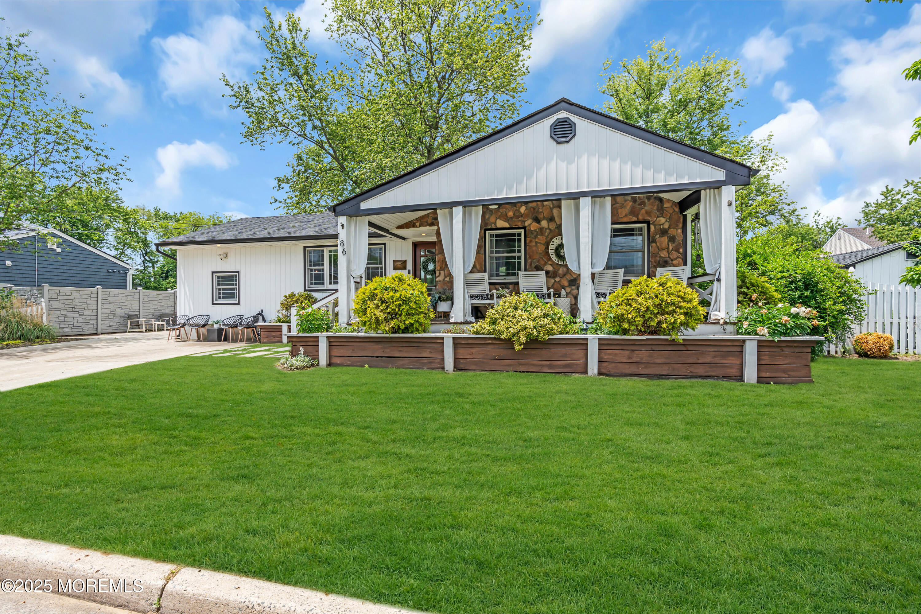 186 Lohsen Avenue Image 4