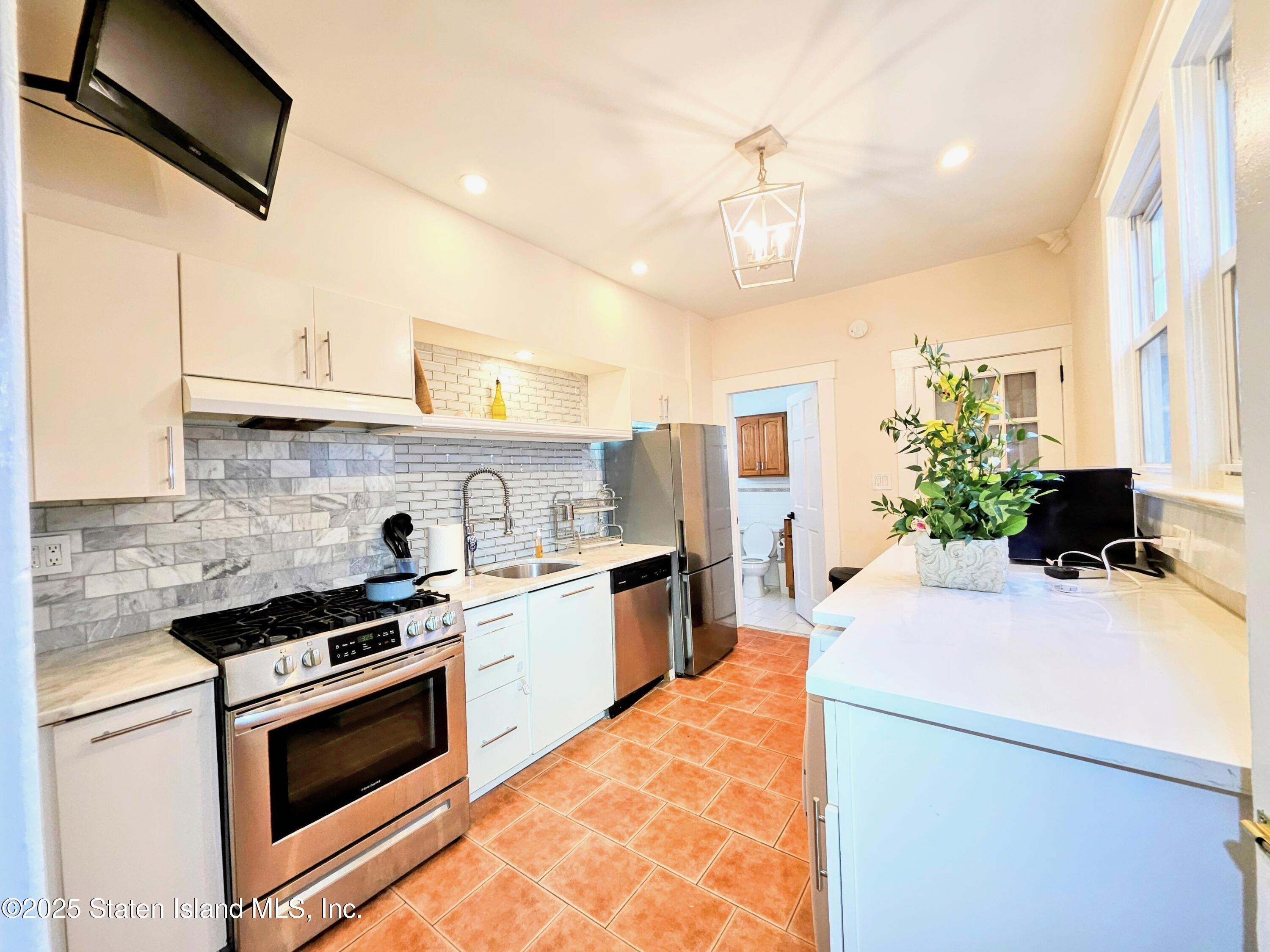 674 Castleton Avenue, Staten Island, NY, 10301 image 8