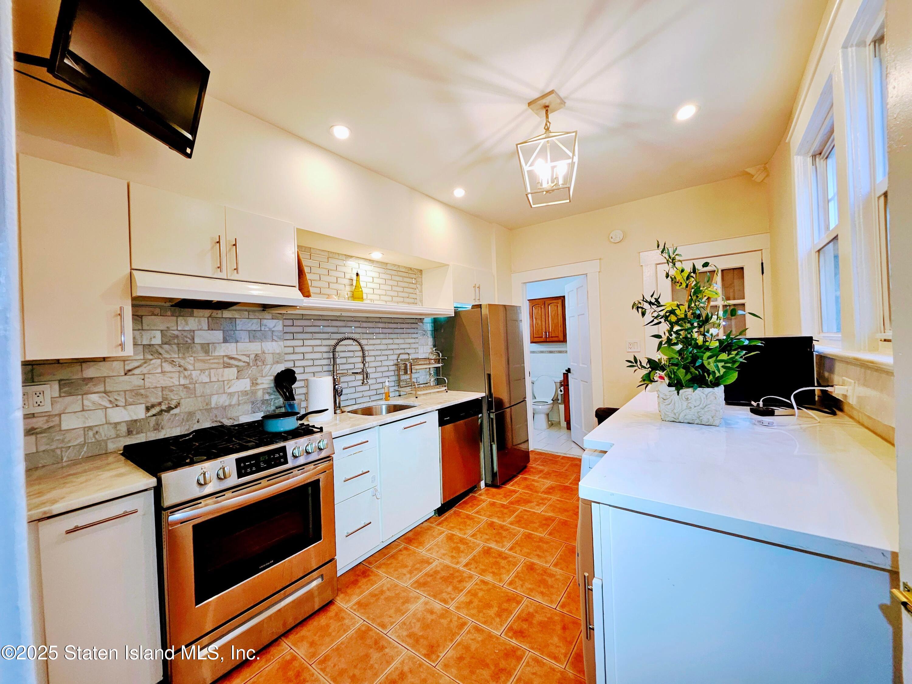 674 Castleton Avenue, Staten Island, NY, 10301 image 26