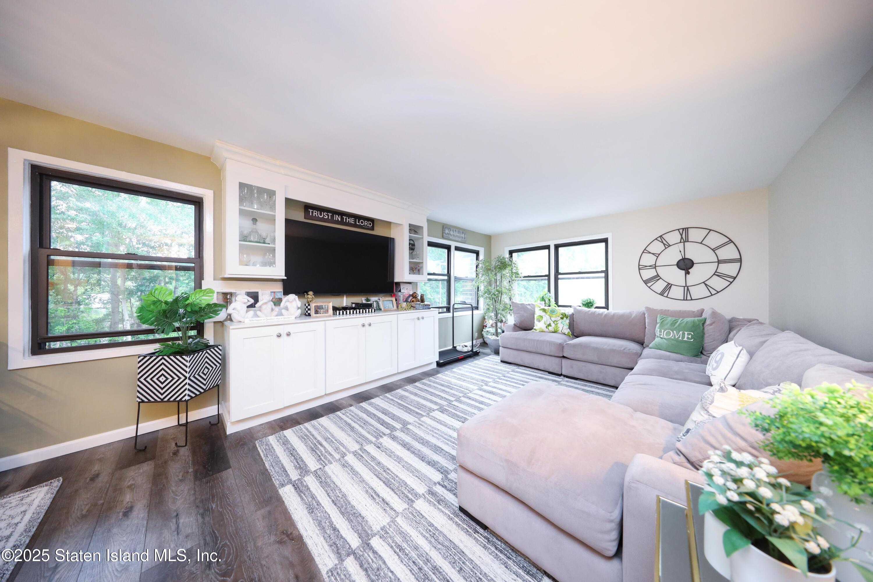 1100 Clove Road 3c Image 4