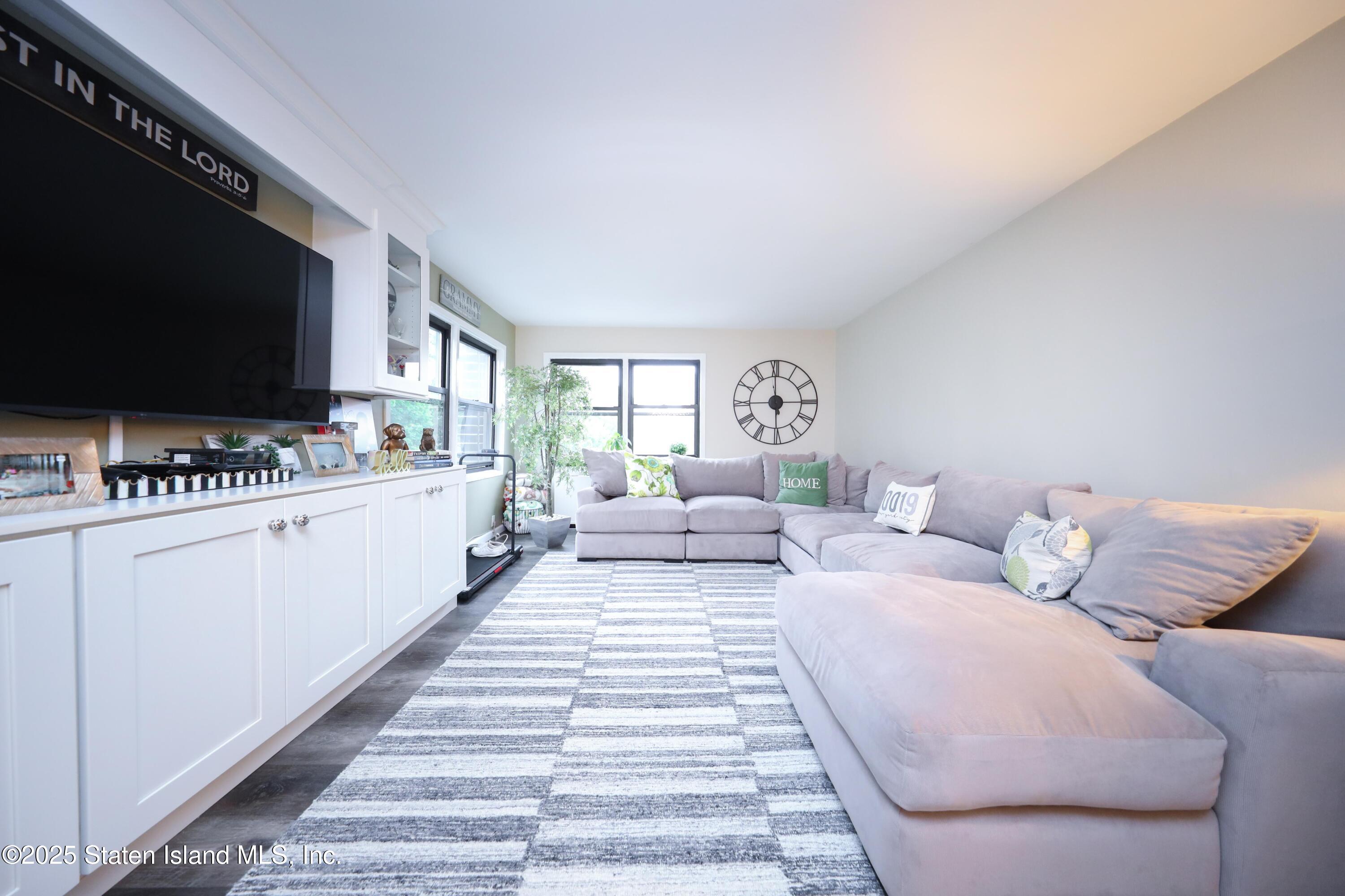 1100 Clove Road 3c Image 5