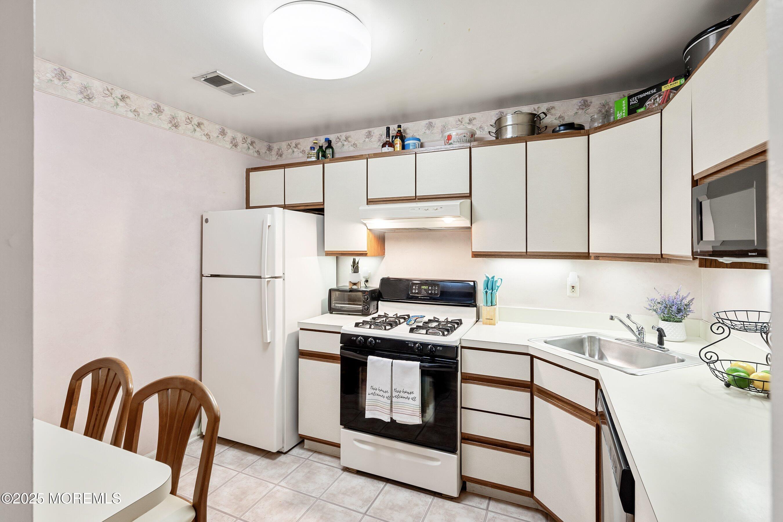 102 Raintree Court 102, Helmetta, NJ, 08828 image 13
