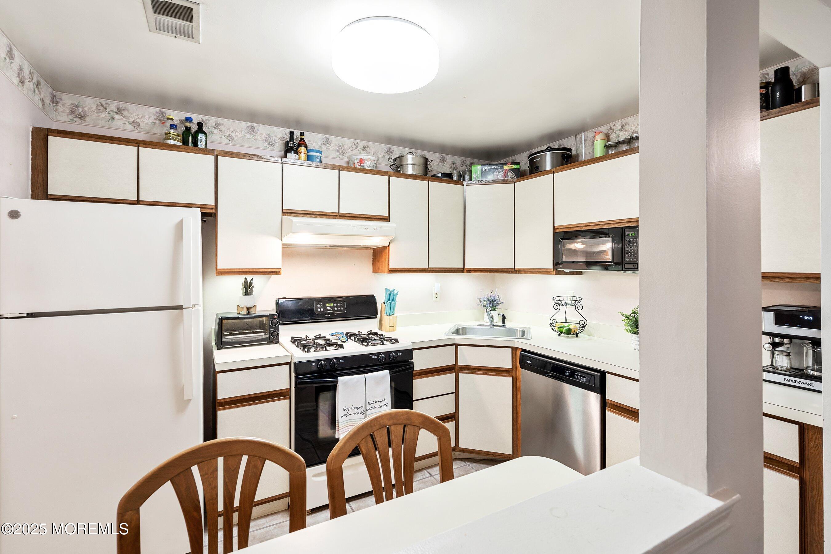 102 Raintree Court 102, Helmetta, NJ, 08828 image 12