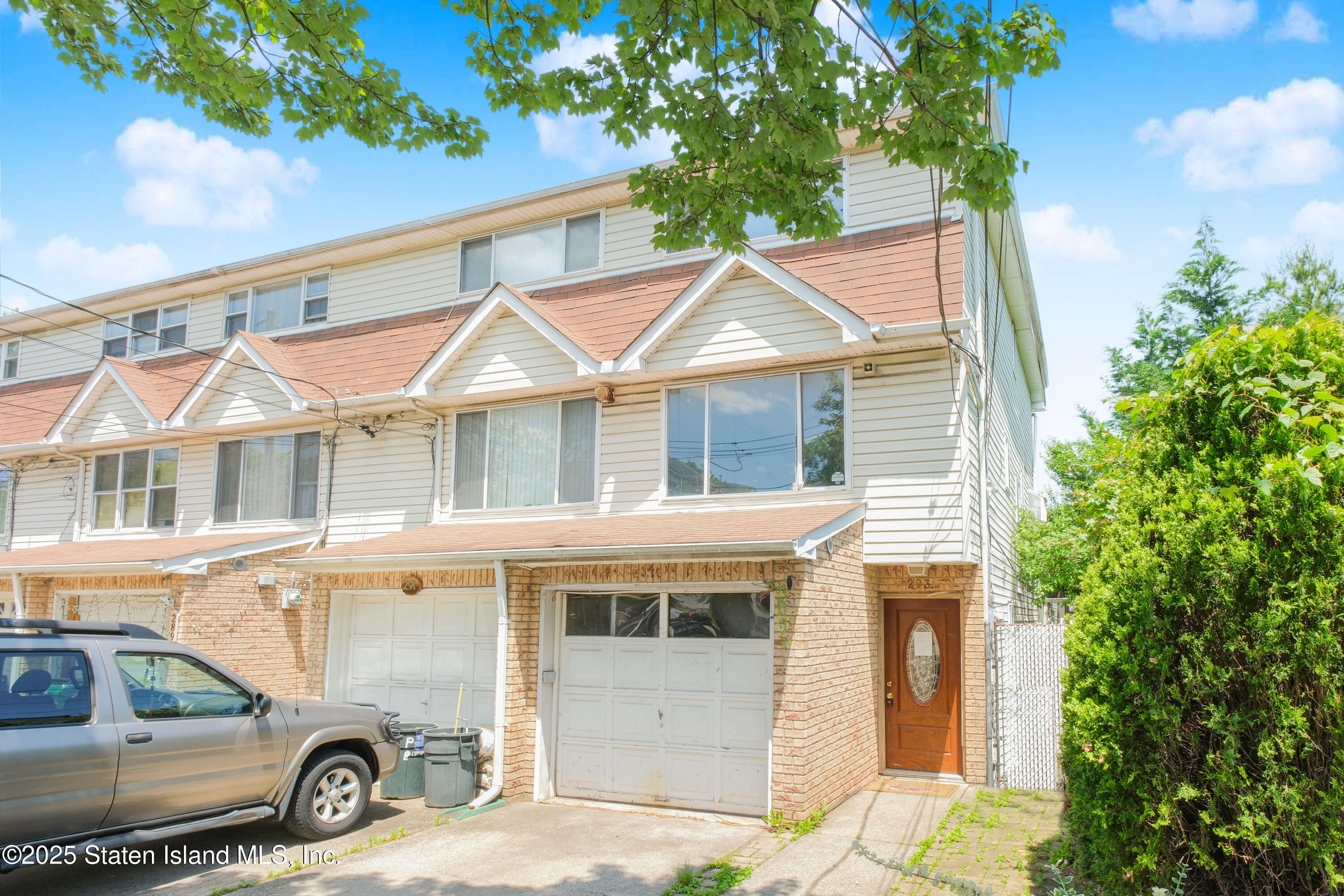 293 Wingham Street Image 1