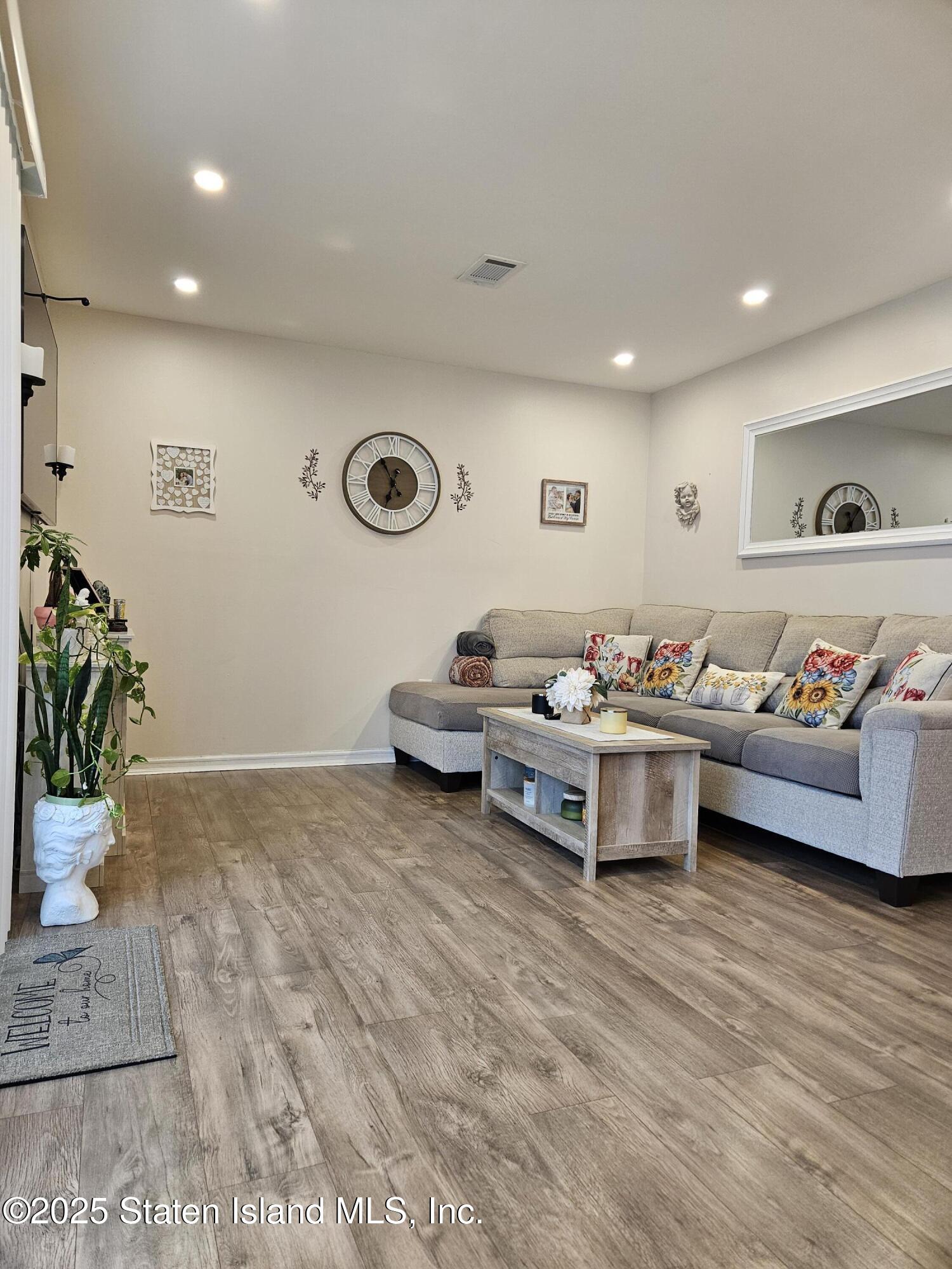 221 Pond Way A, Staten Island, NY, 10303 image 21