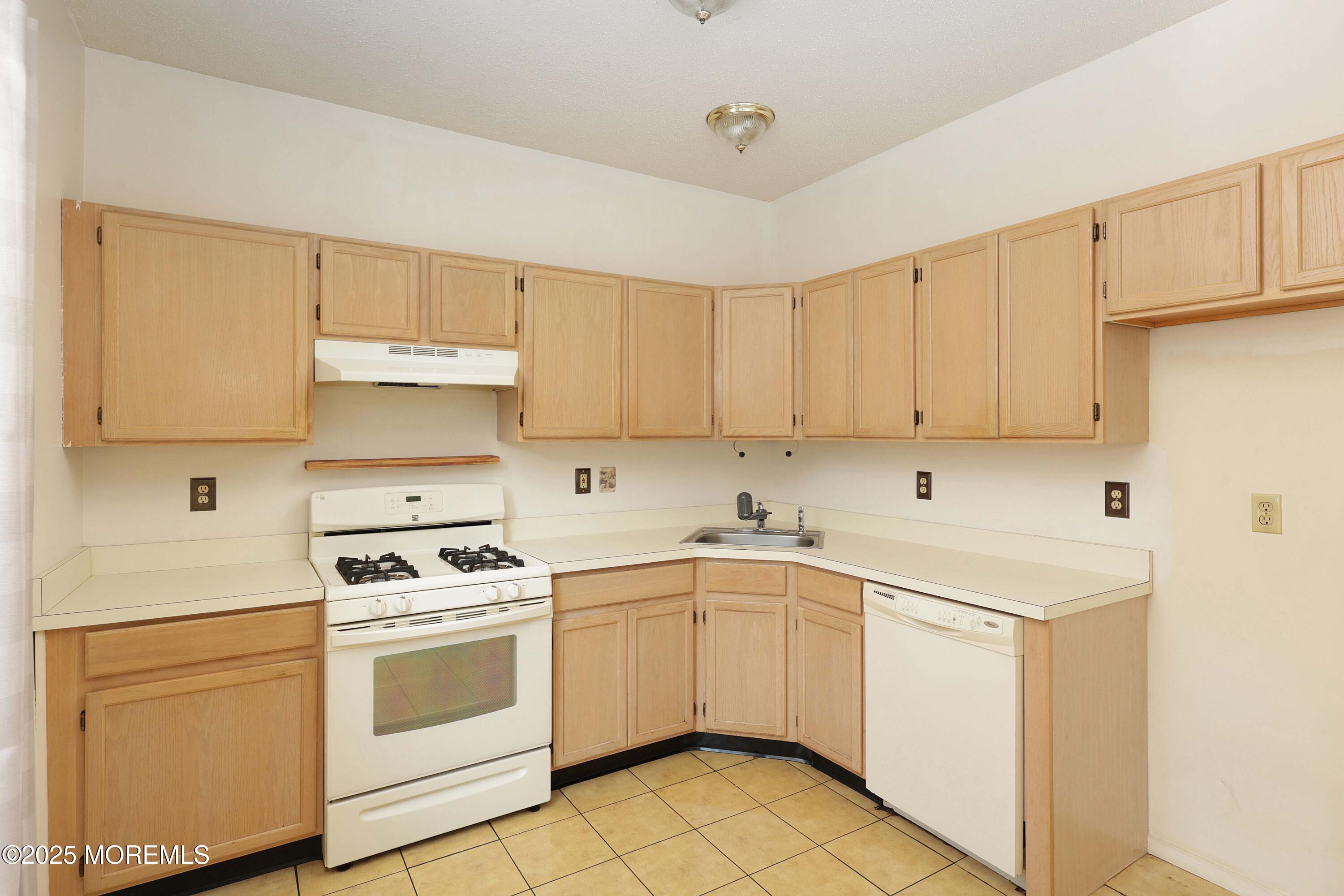62 Cohasset Court, Holmdel, NJ, 07733 image 14