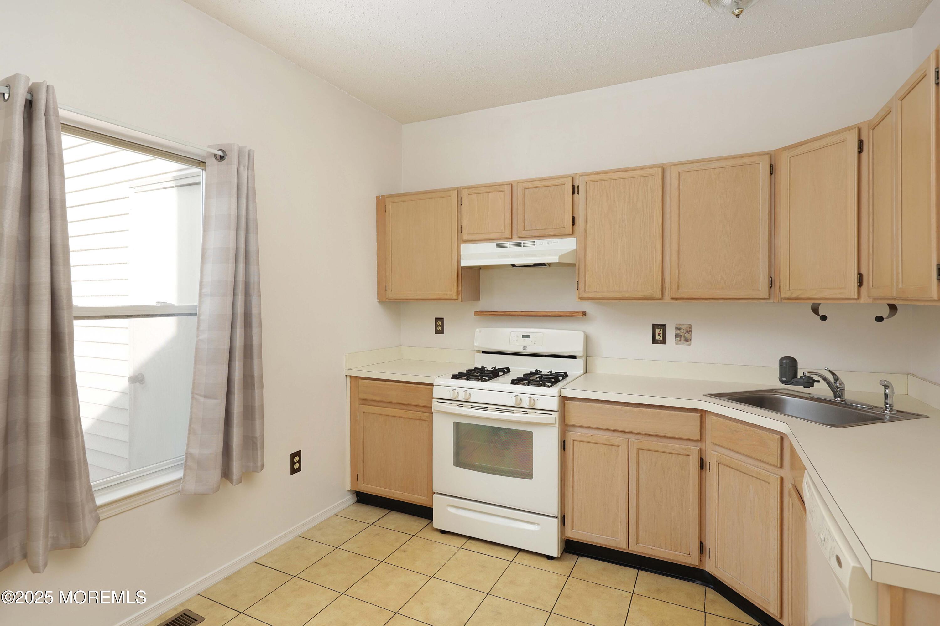 62 Cohasset Court, Holmdel, NJ, 07733 image 15