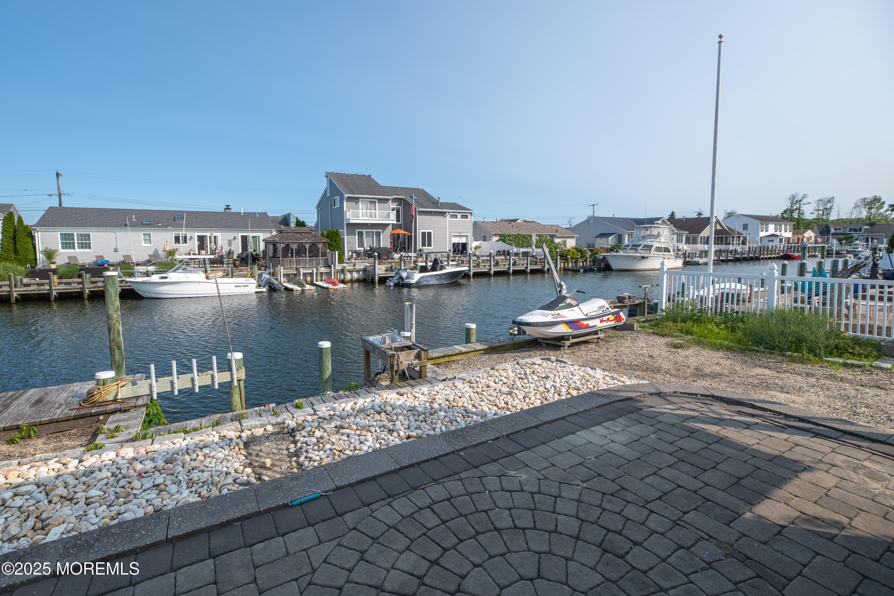 827 Leeward Drive Image 3