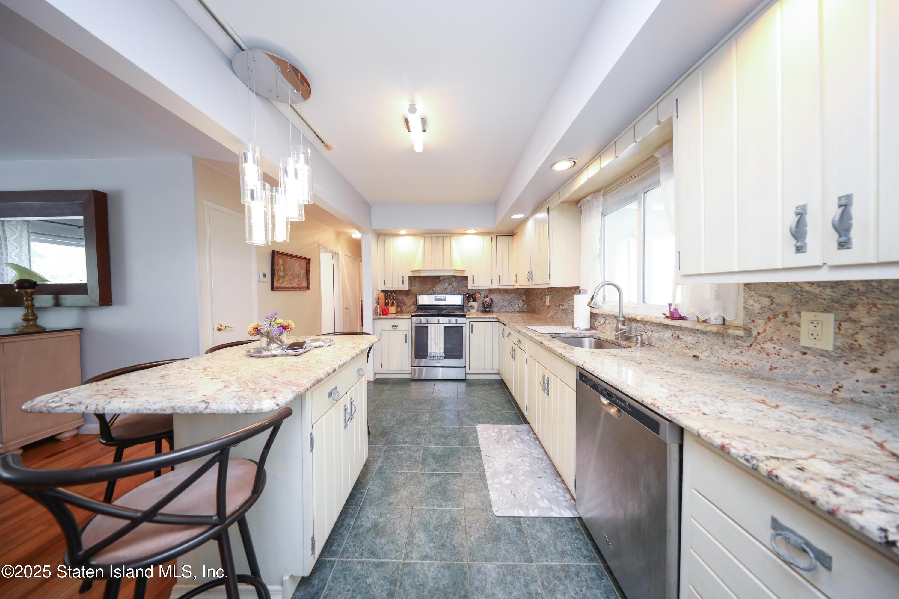 93 Centre Avenue, Staten Island, NY, 10304 image 13