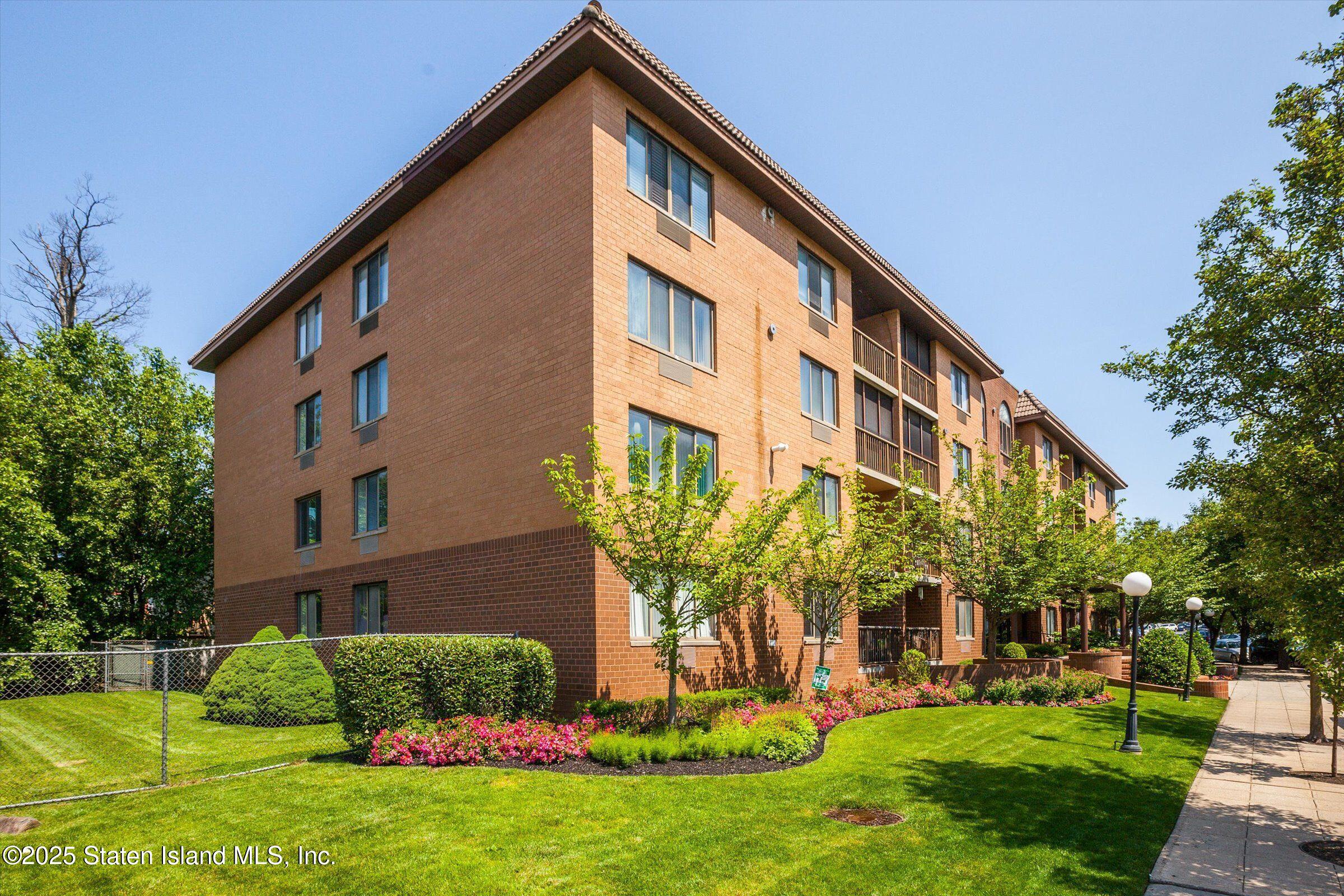 120 Wellington Court 3h Image 1