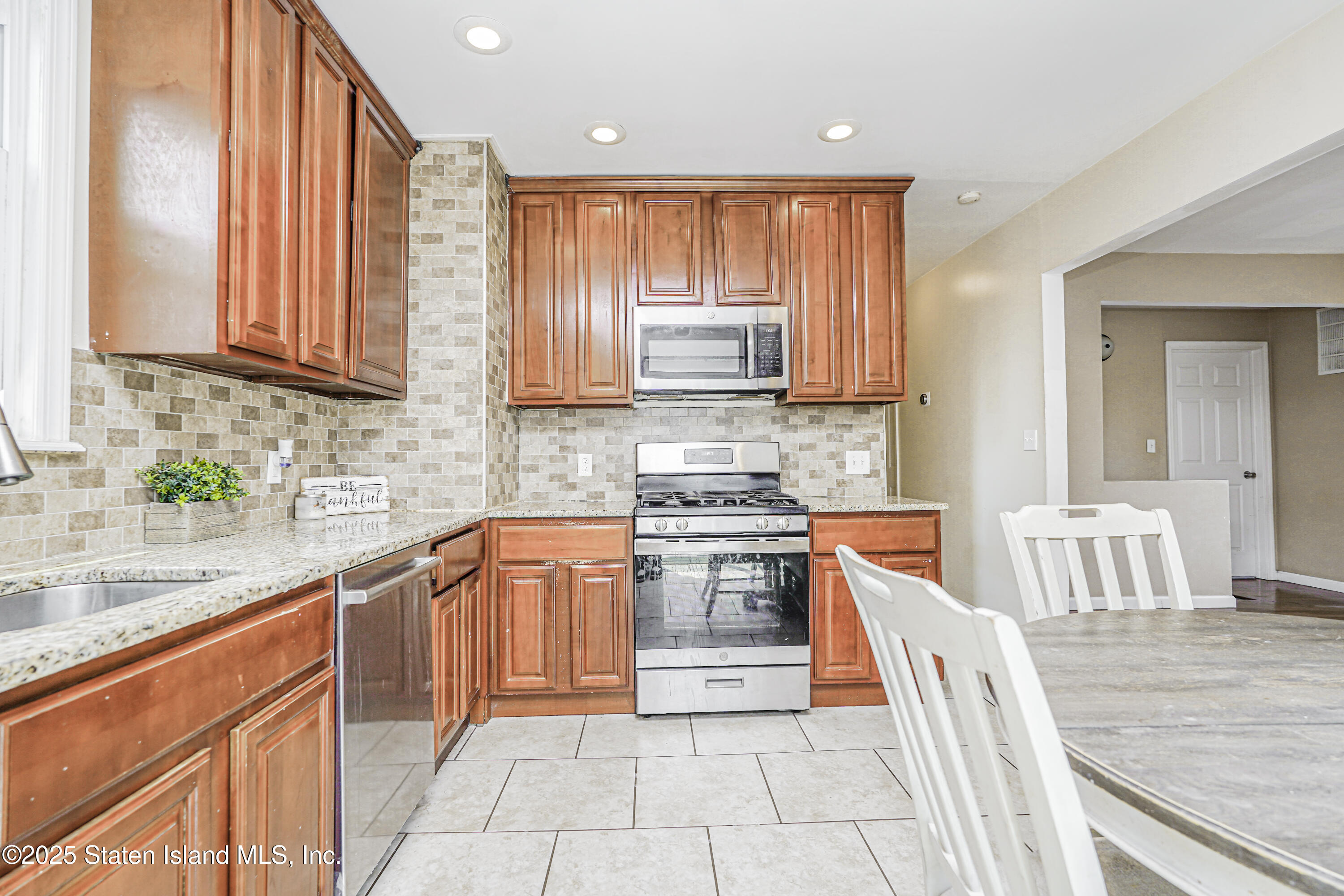 483 Van Duzer Street, Staten Island, NY, 10304 image 18