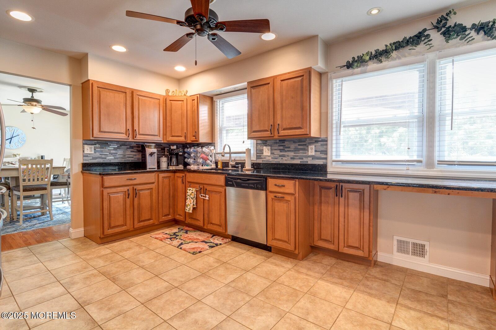 991 Alexandria Drive Image 5
