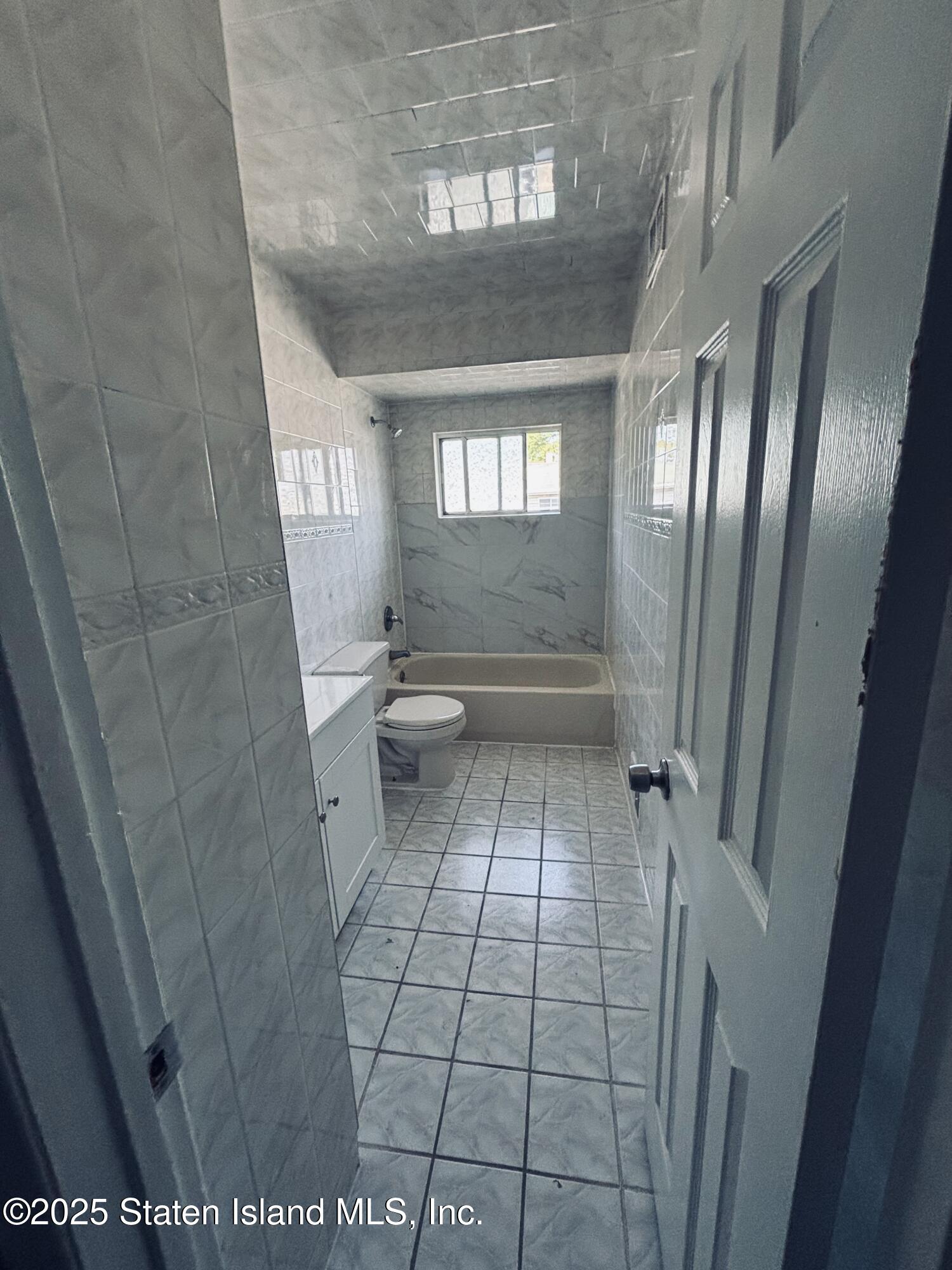 241 Tompkins Avenue Image 5
