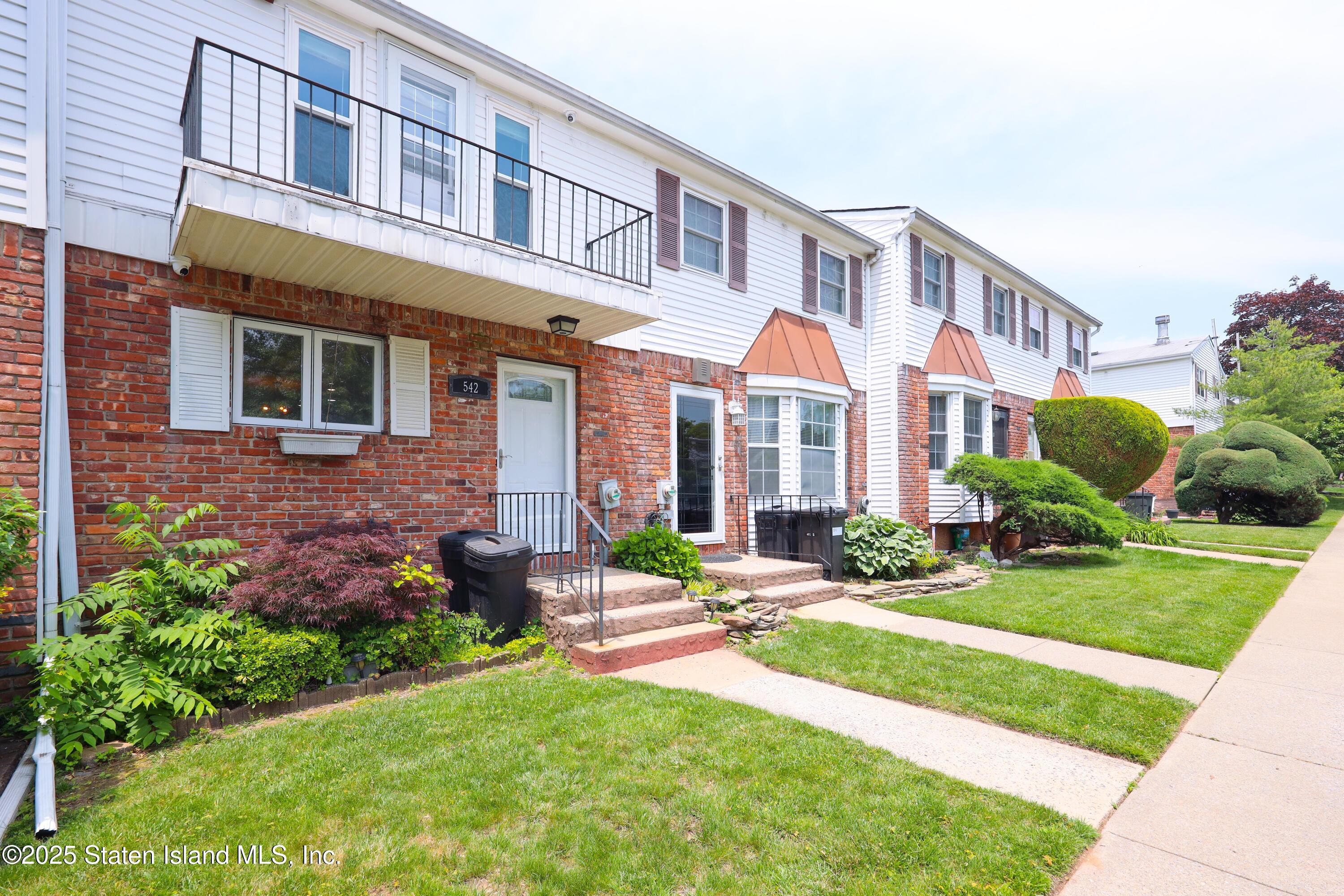542 Golf View Court Image 4
