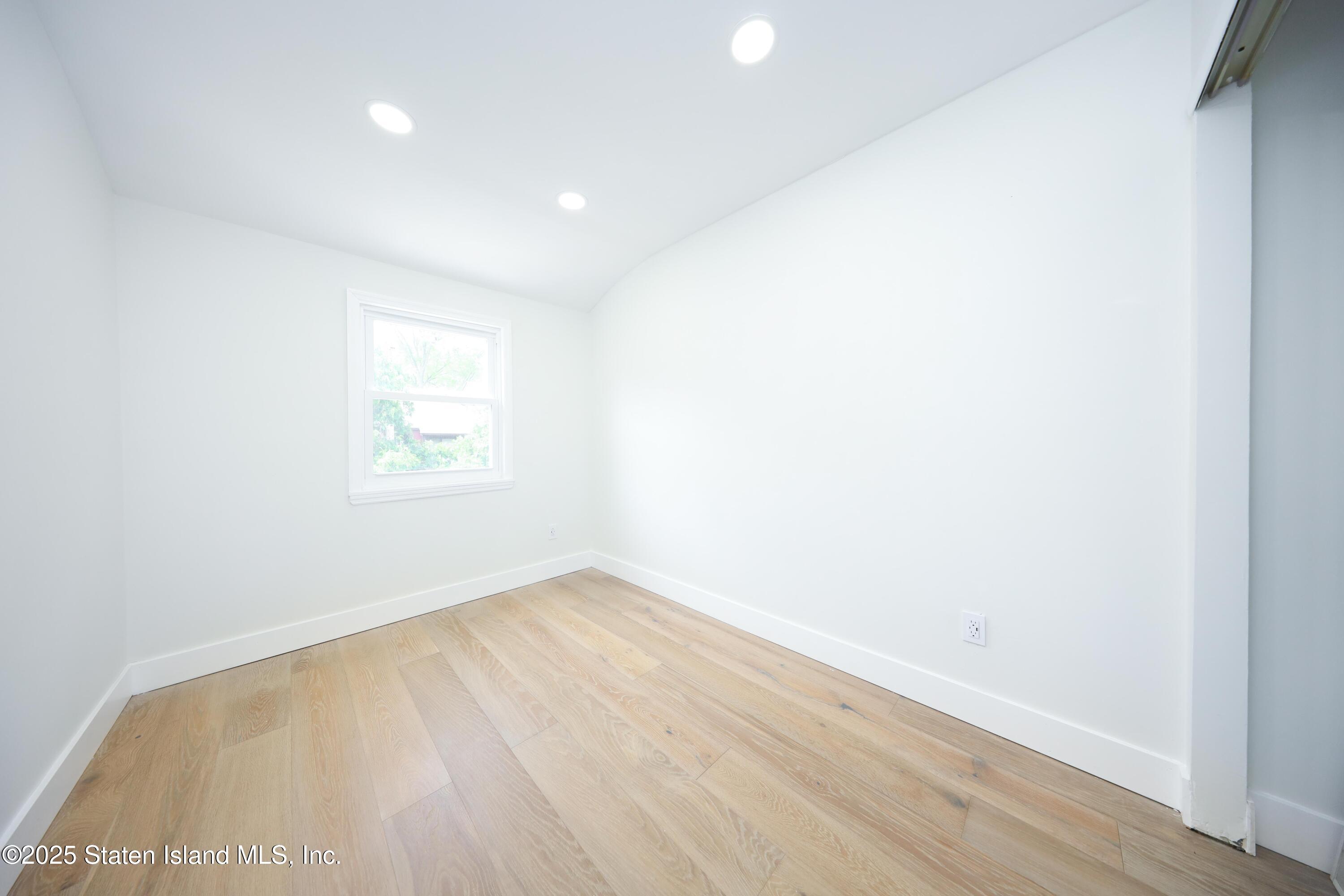 542 Golf View Court, Staten Island, NY, 10314 image 22