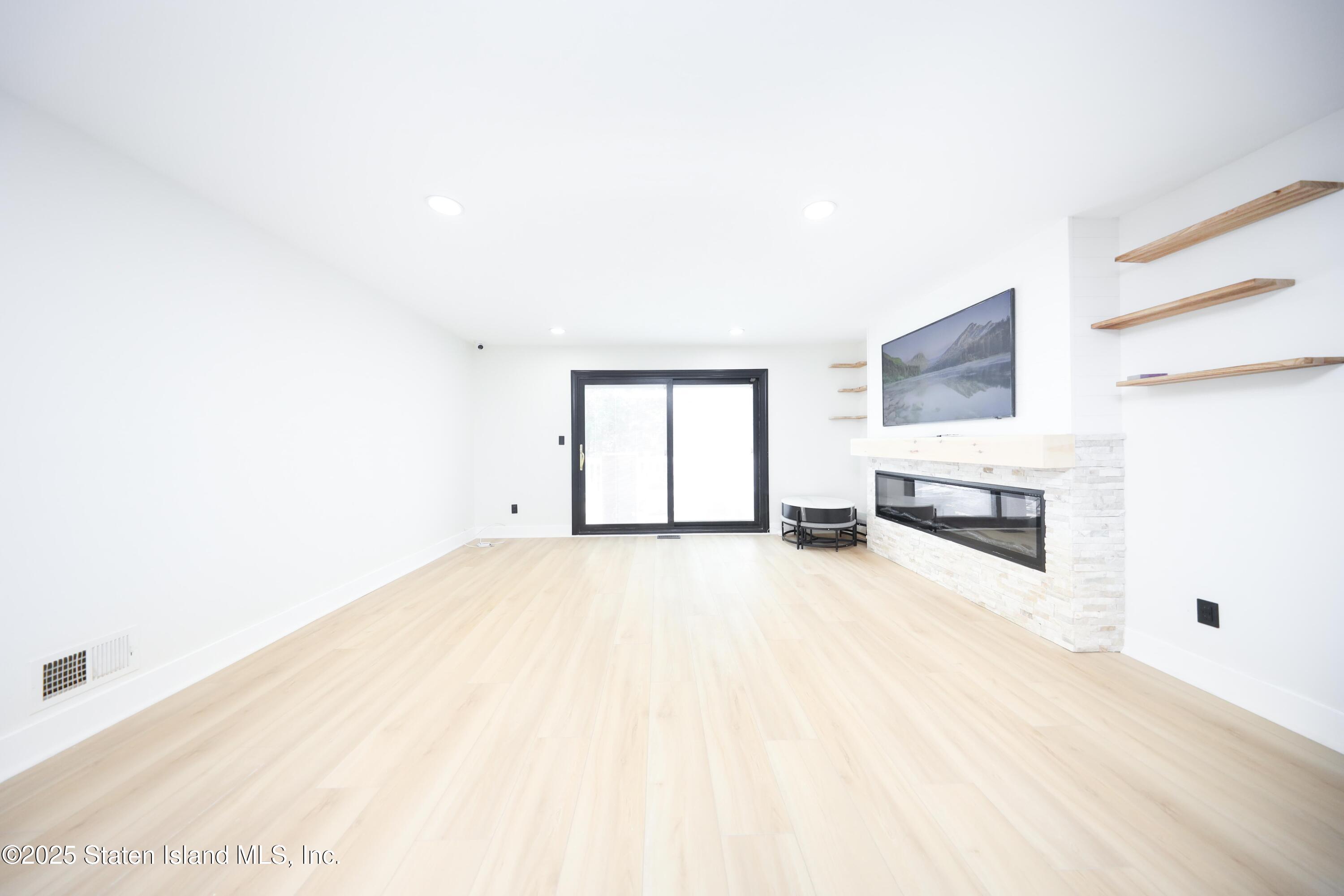 542 Golf View Court, Staten Island, NY, 10314 image 7