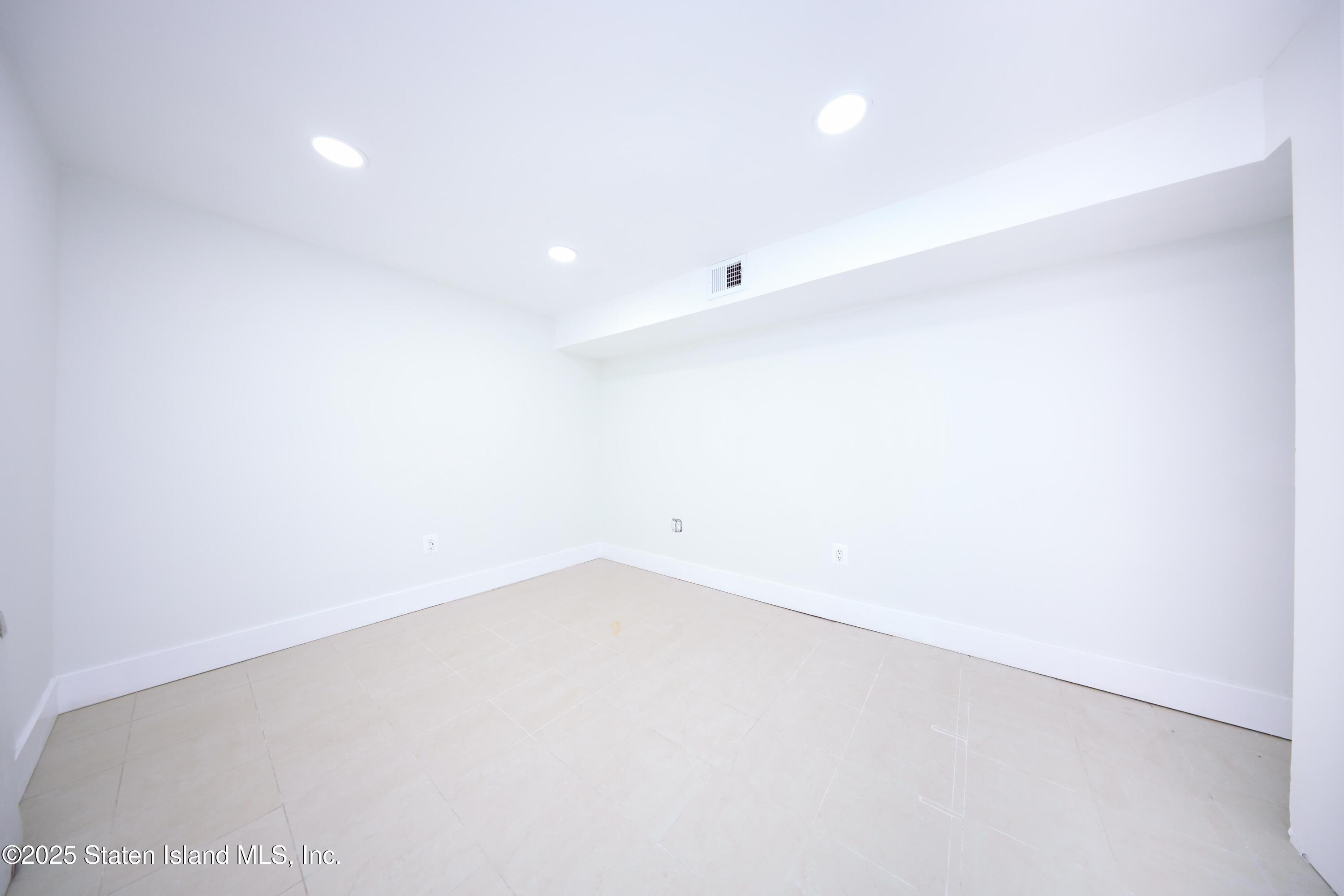 542 Golf View Court, Staten Island, NY, 10314 image 29