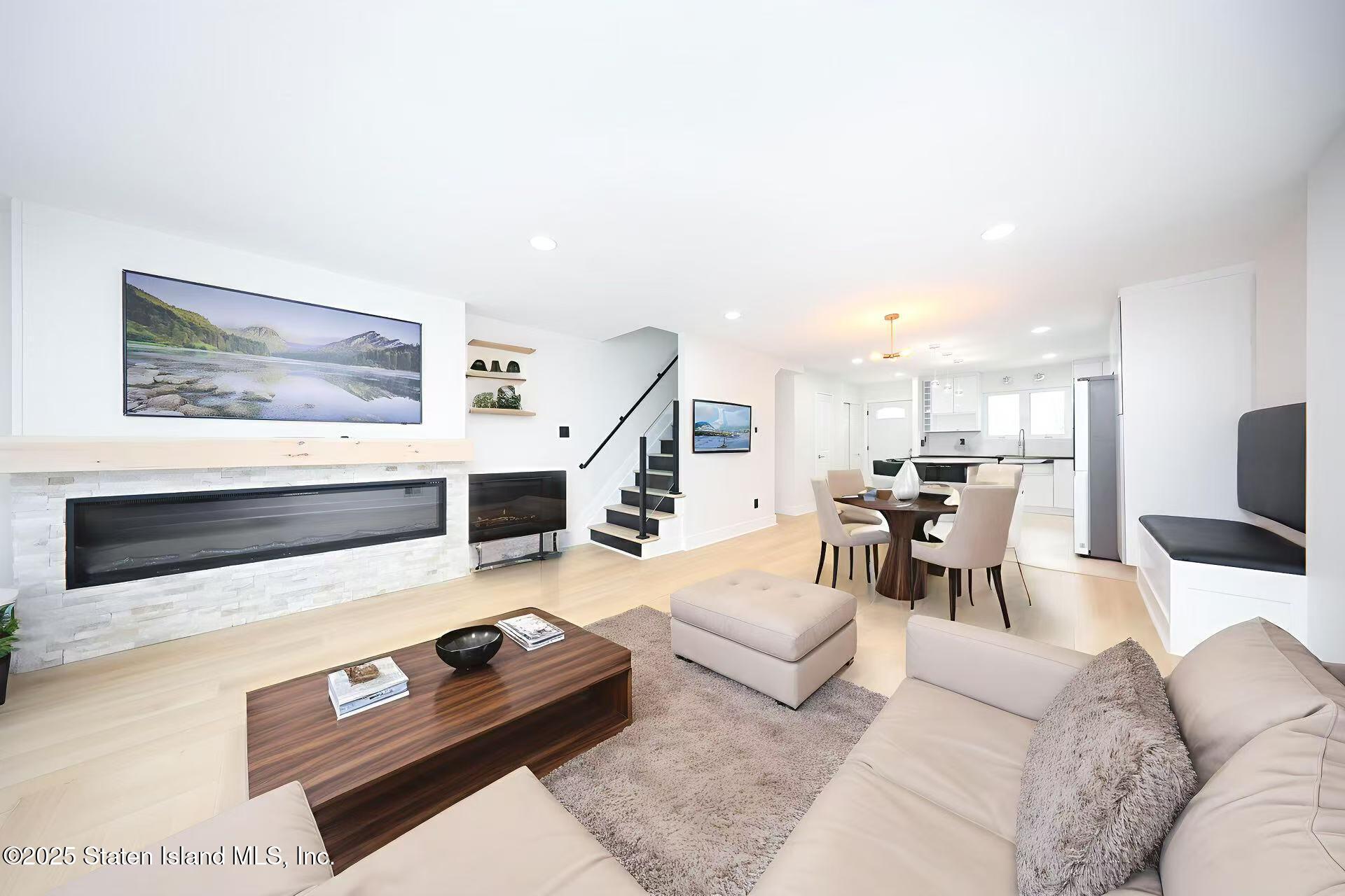542 Golf View Court Image 1