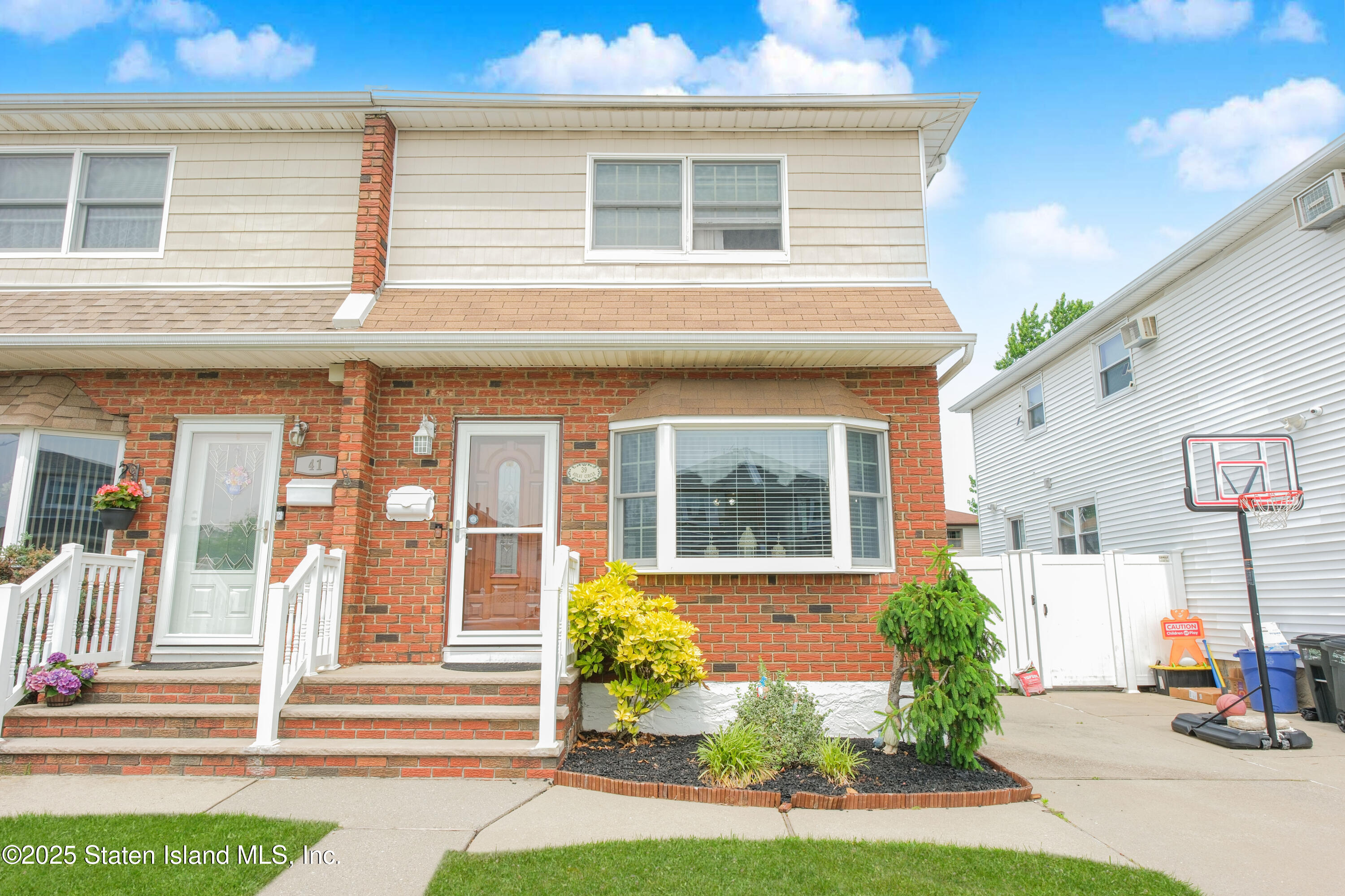 39 Adlai Circle Image 1