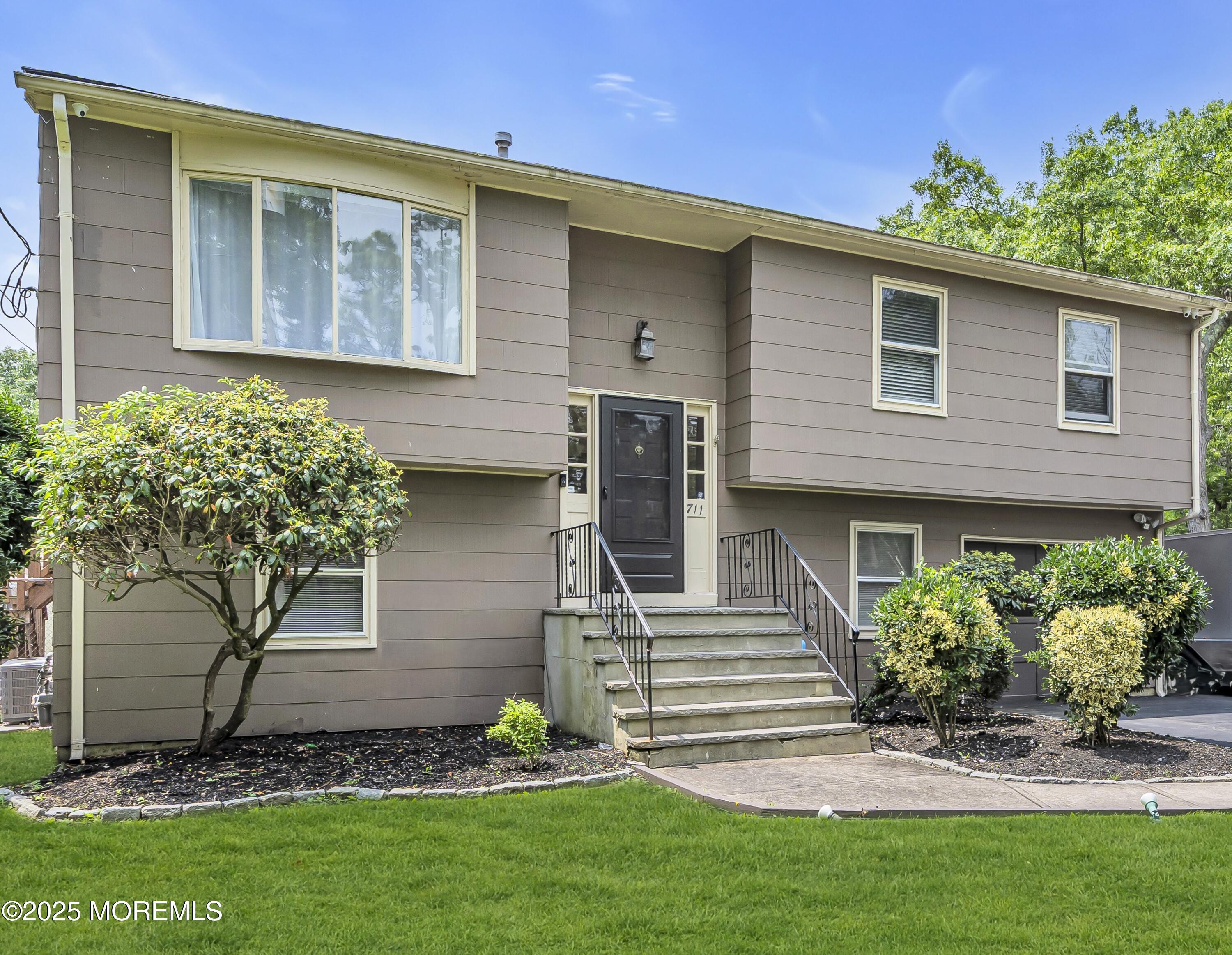 711 Chelsea Street Image 1