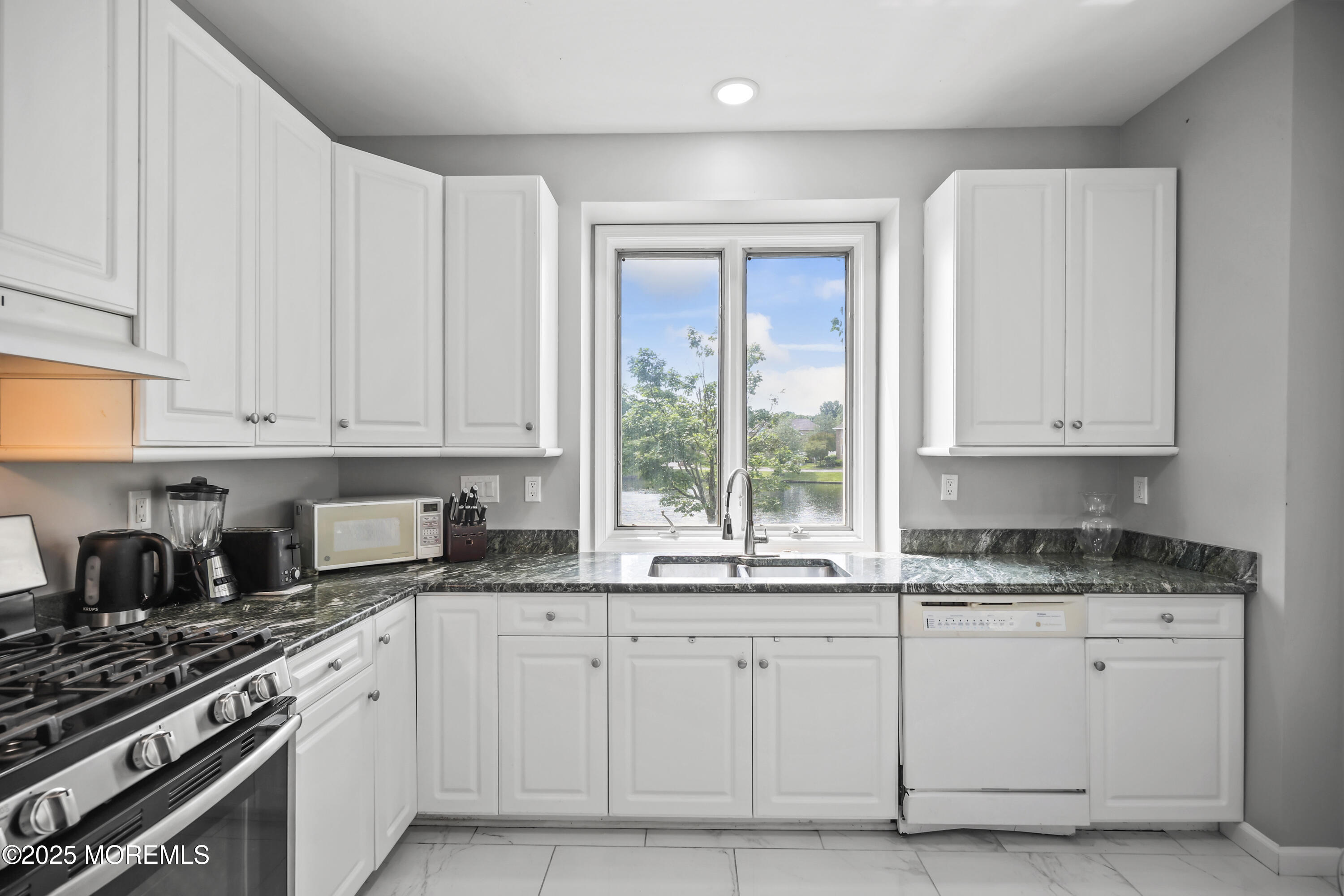 117 Sequoia Woods Court, Holmdel, NJ, 07733 image 15