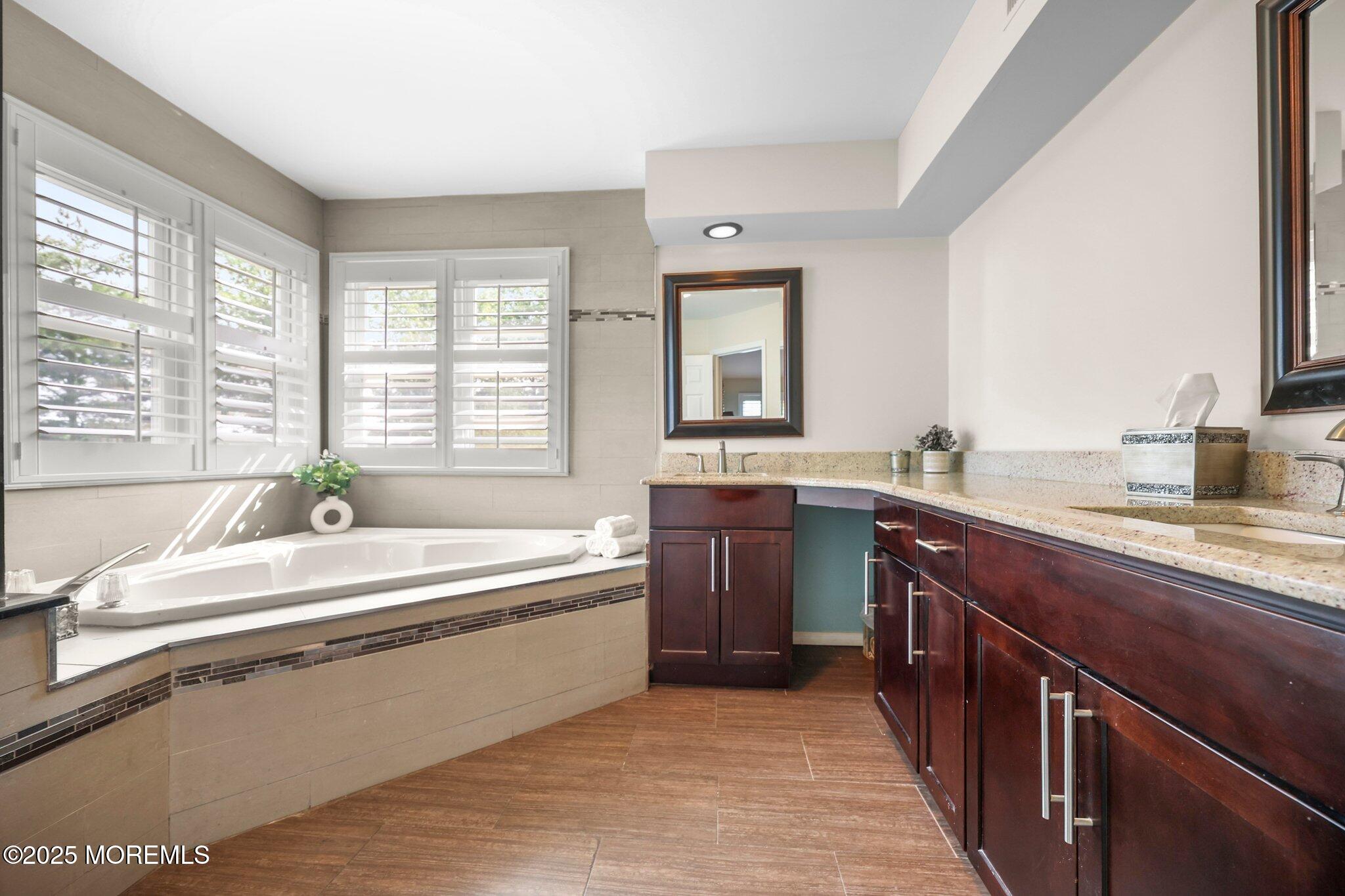 60 Essex Circle, Manalapan, NJ, 07726 image 43