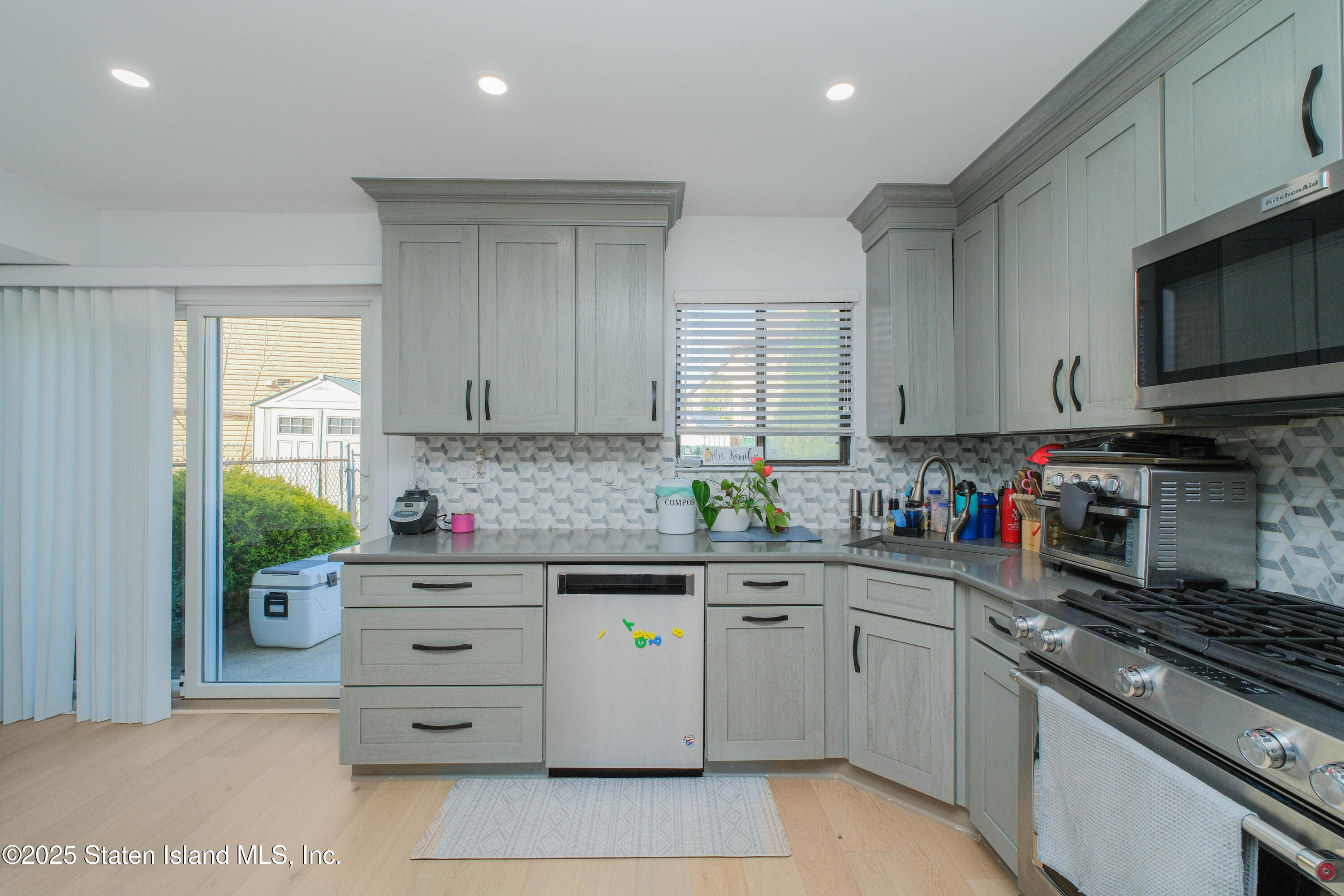 9 Rolling Hill Green, Staten Island, NY, 10312 image 16